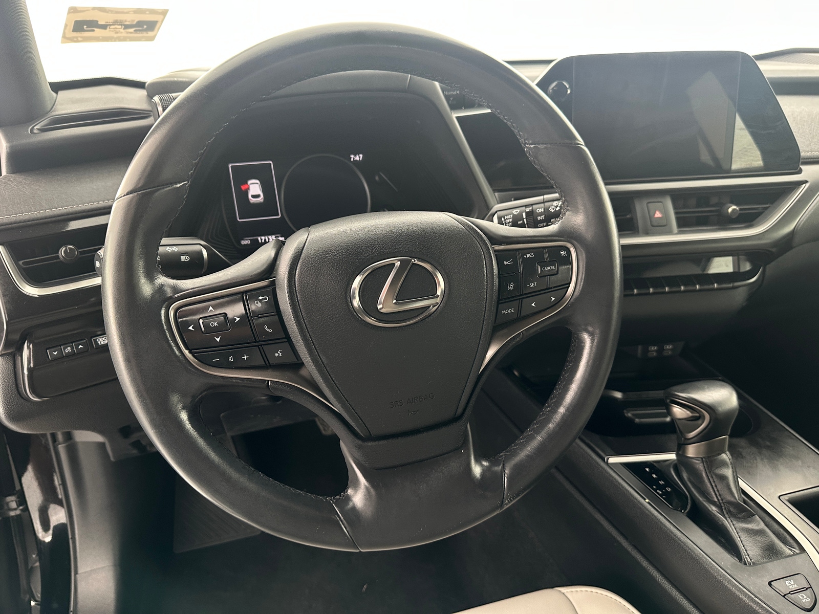 Thumbnail: 2024 Lexus UX - 5