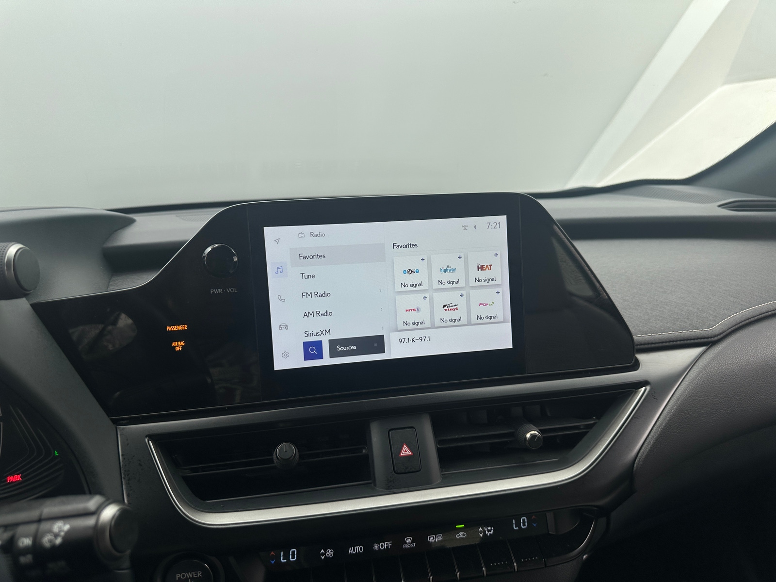 Thumbnail: 2024 Lexus UX - 4