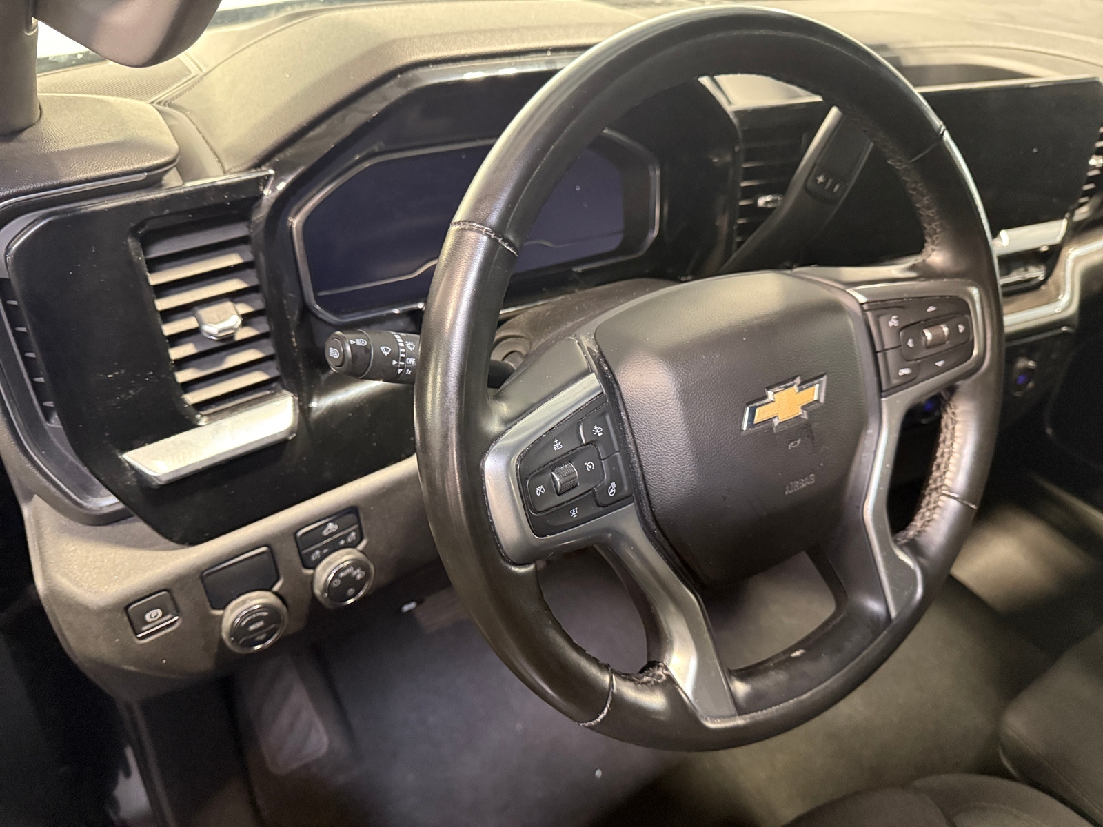 Thumbnail: 2025 Chevrolet Silverado 1500 - 5