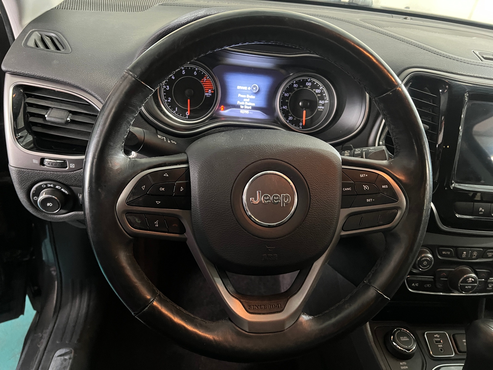 Thumbnail: 2019 Jeep Cherokee - 4