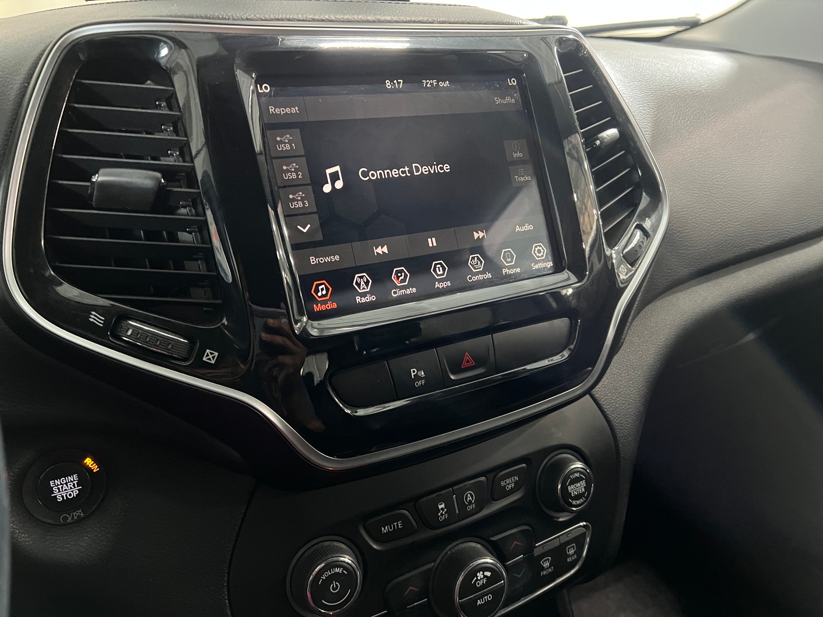 Thumbnail: 2019 Jeep Cherokee - 3