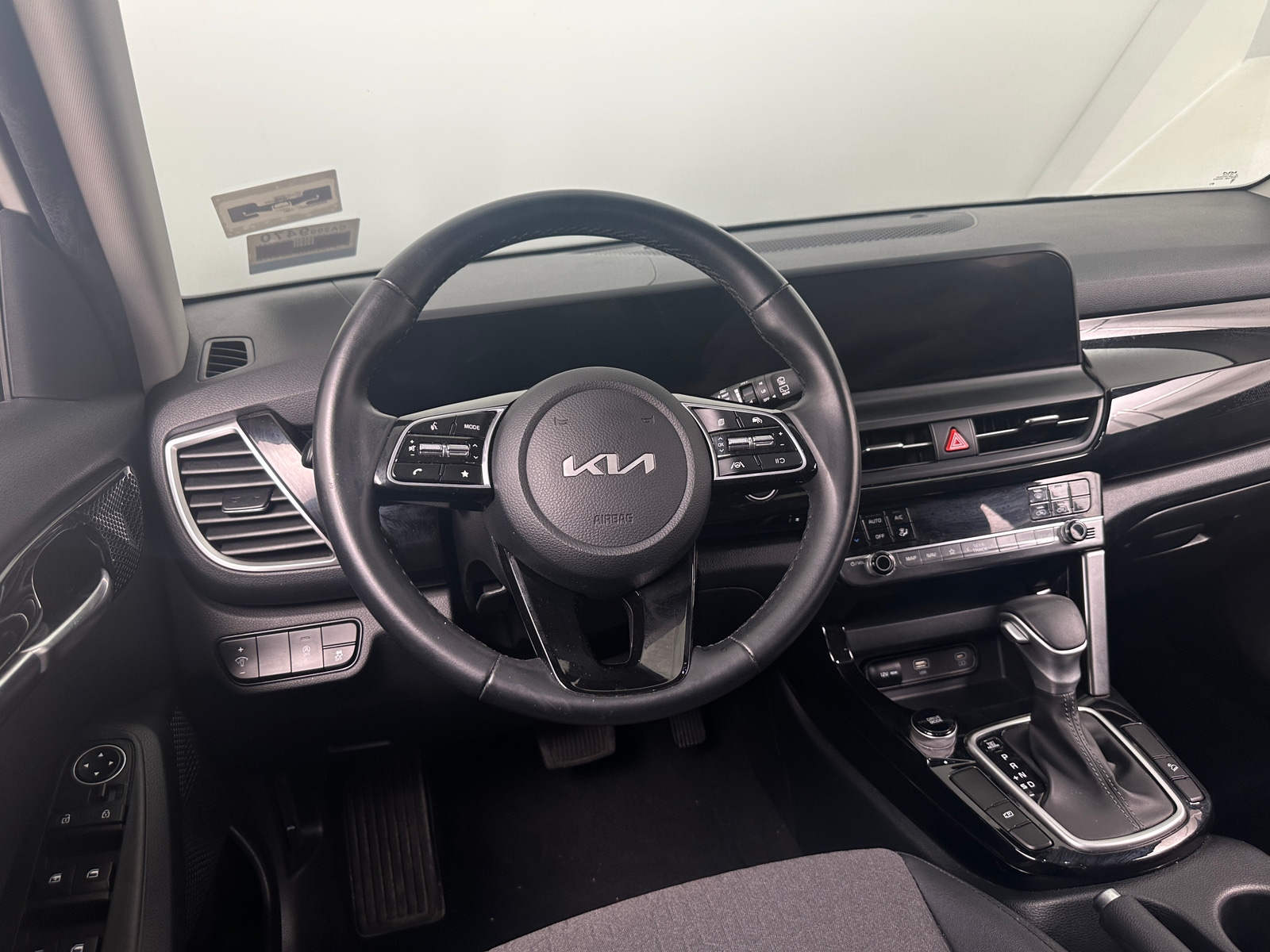 Thumbnail: 2024 Kia Seltos - 4