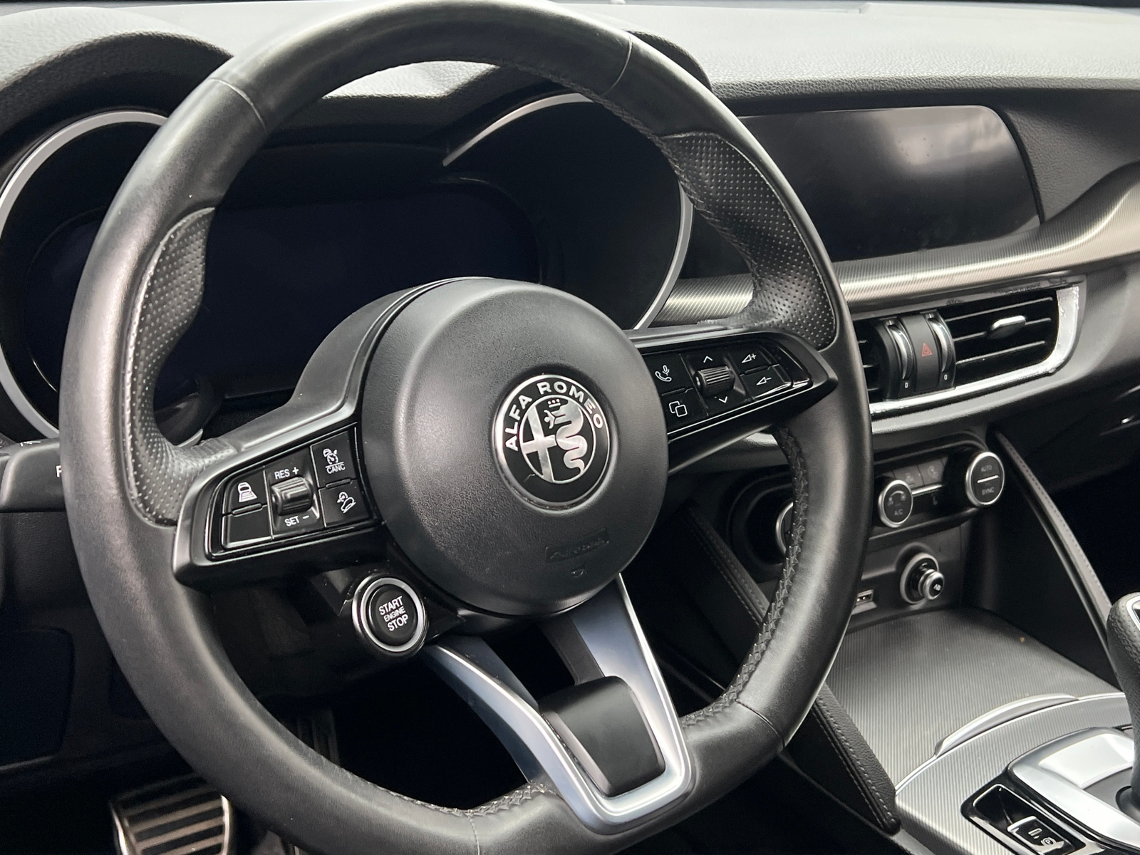 Thumbnail: 2024 Alfa Romeo Stelvio - 4