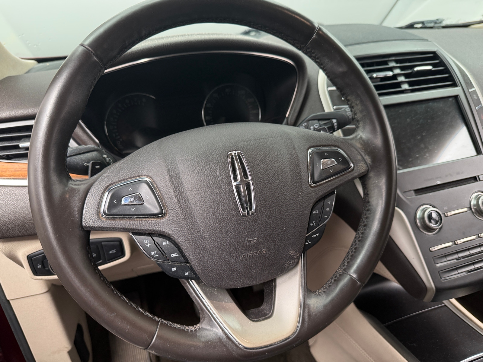 Thumbnail: 2017 Lincoln MKC - 4