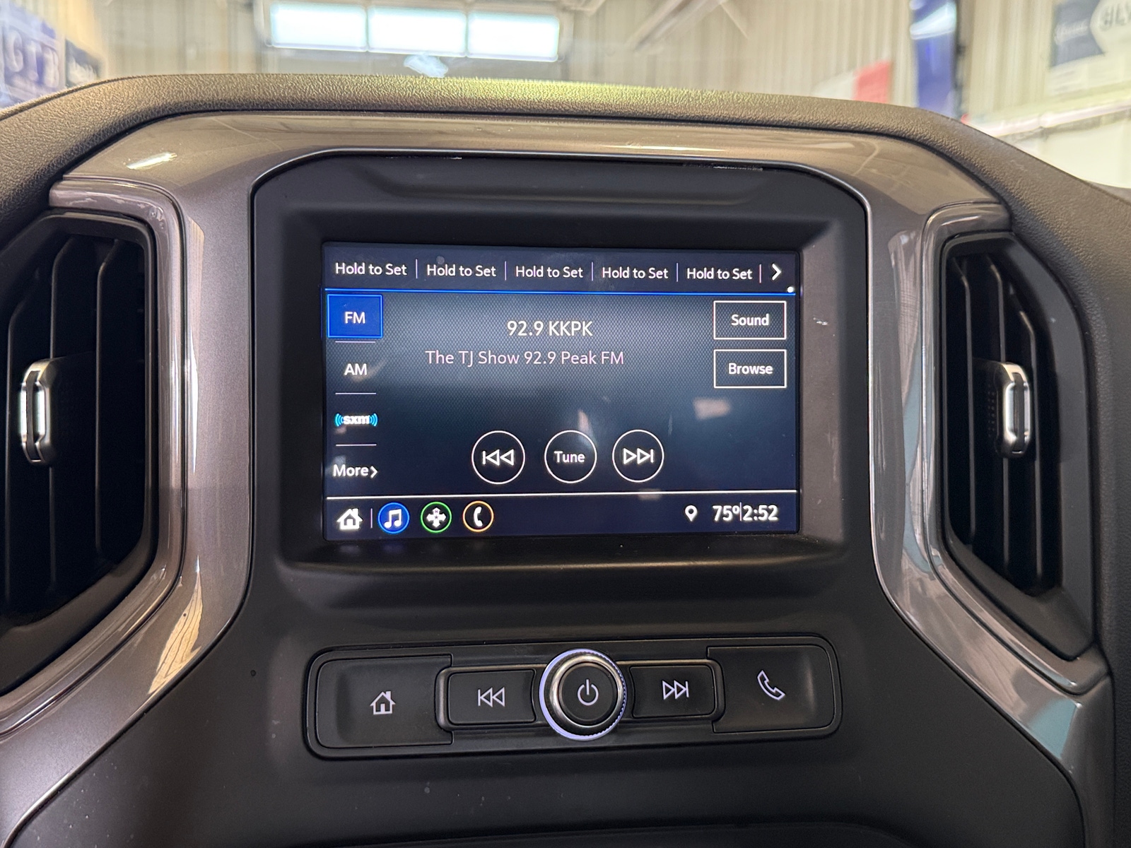 Thumbnail: 2021 Chevrolet Silverado 1500 - 4