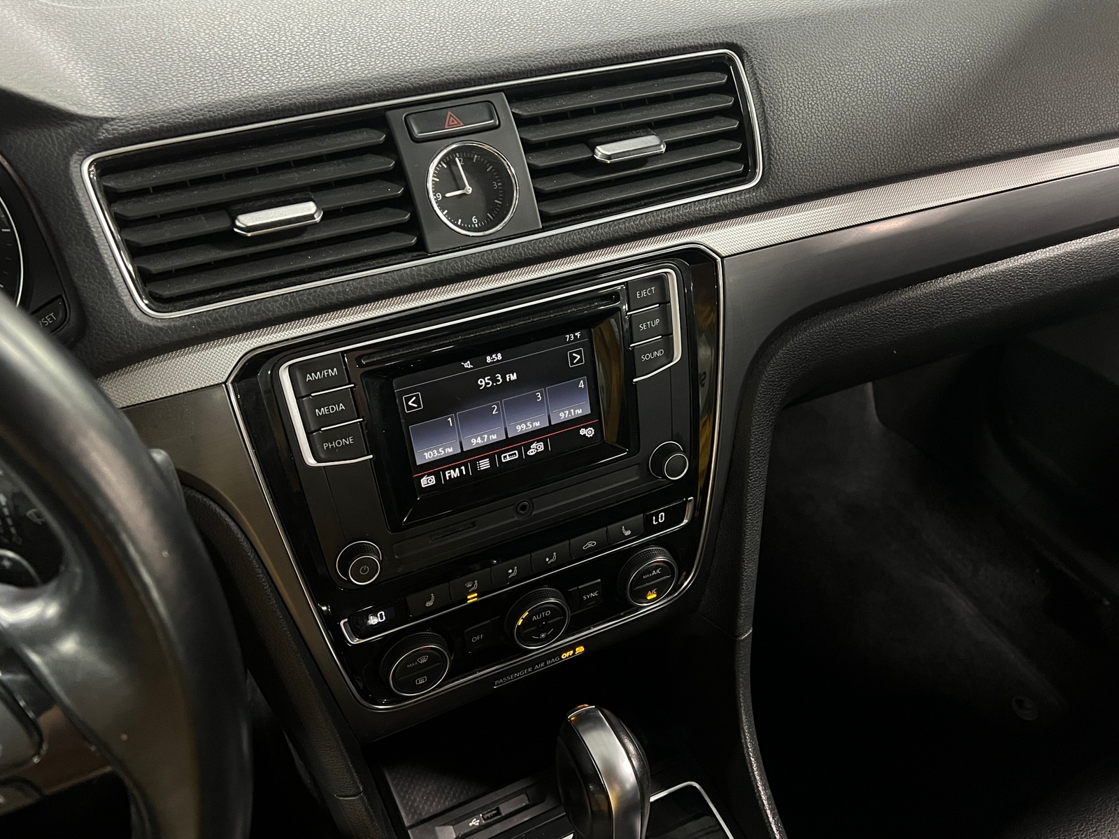 Thumbnail: 2016 Volkswagen Passat - 4