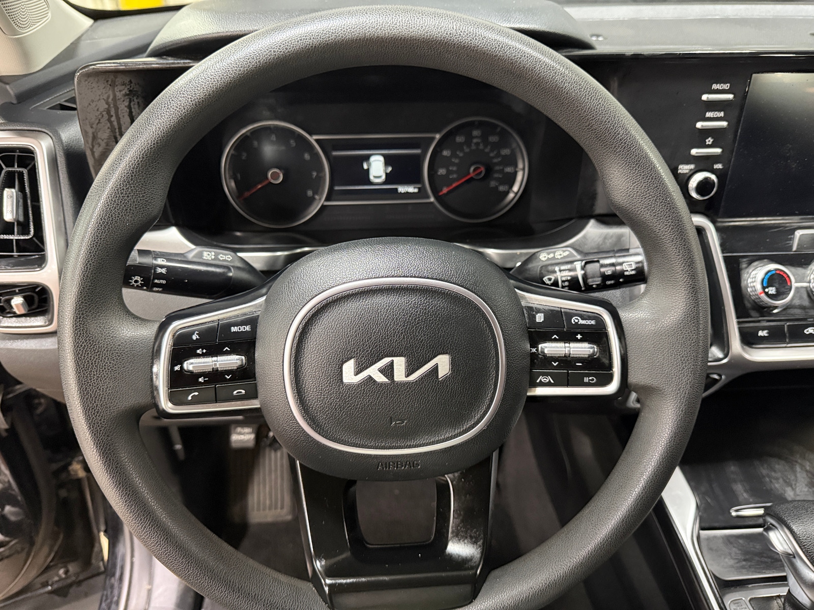 Thumbnail: 2023 Kia Sorento - 5