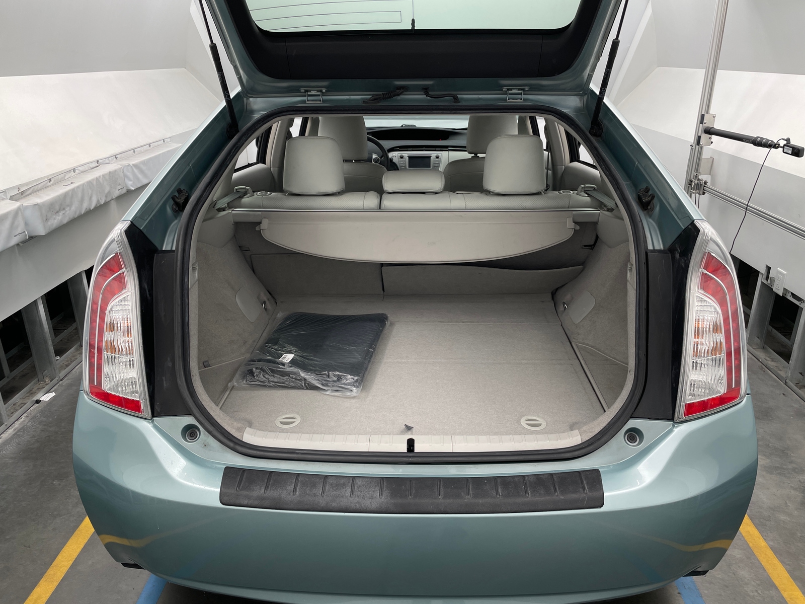 Thumbnail: 2014 Toyota Prius - 7