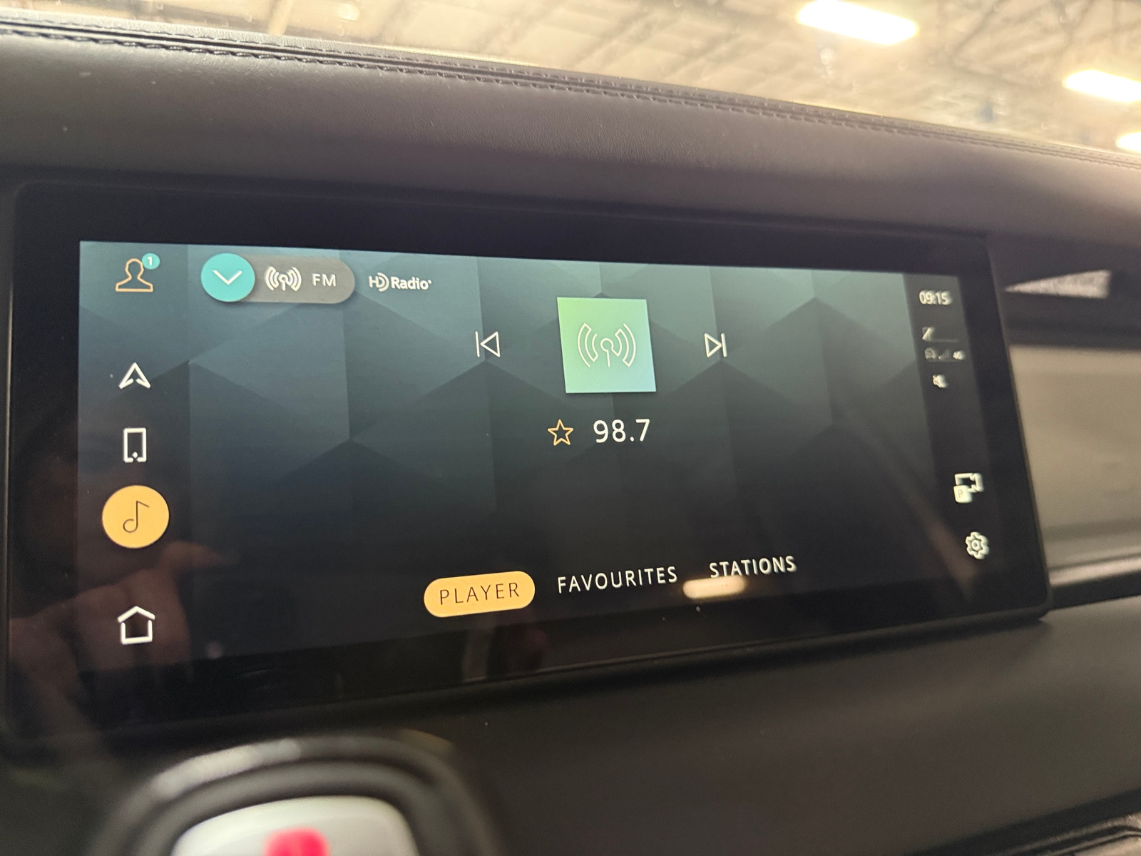 Thumbnail: 2023 Land Rover Defender - 3