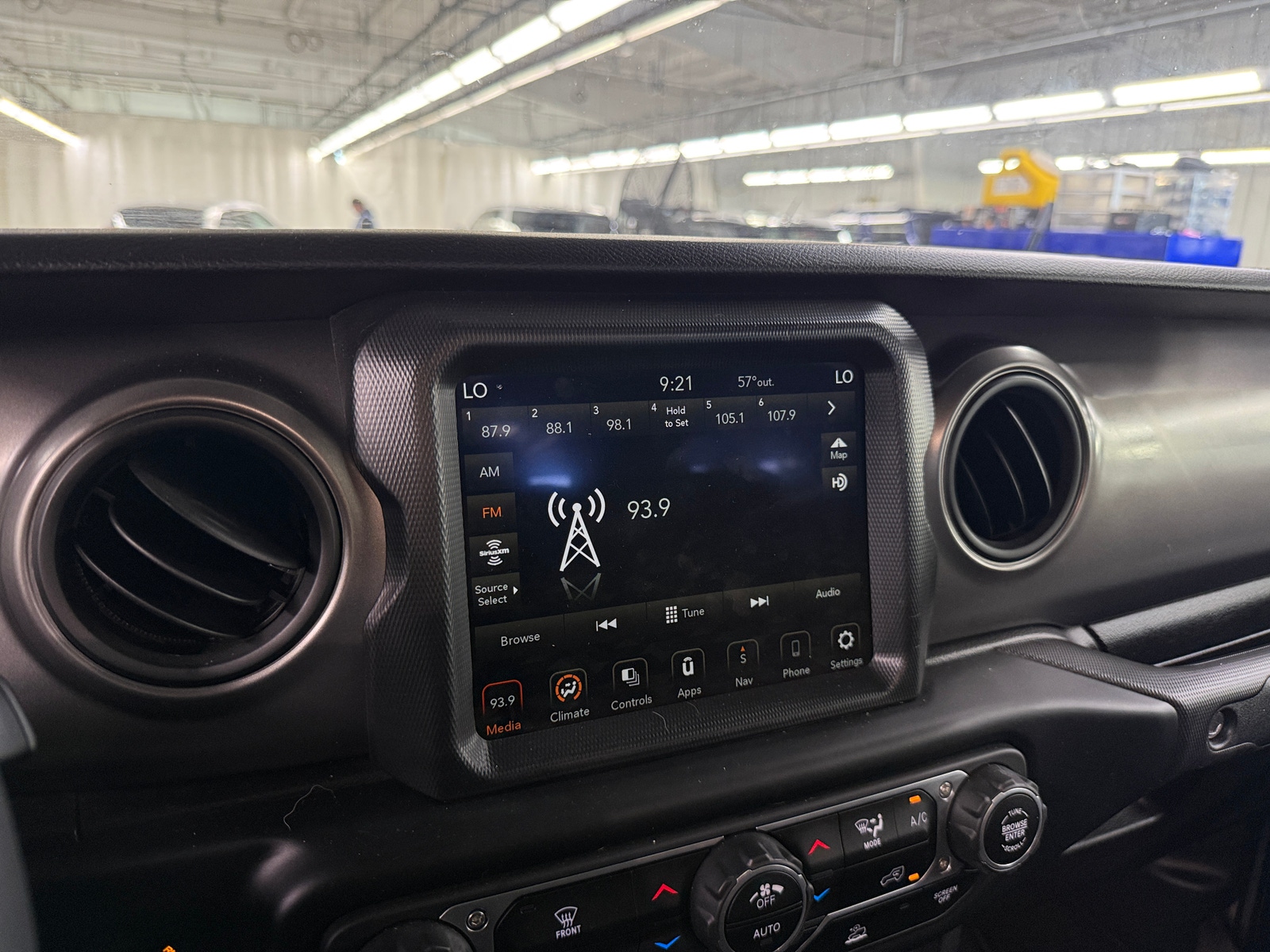 Thumbnail: 2023 Jeep Gladiator - 4