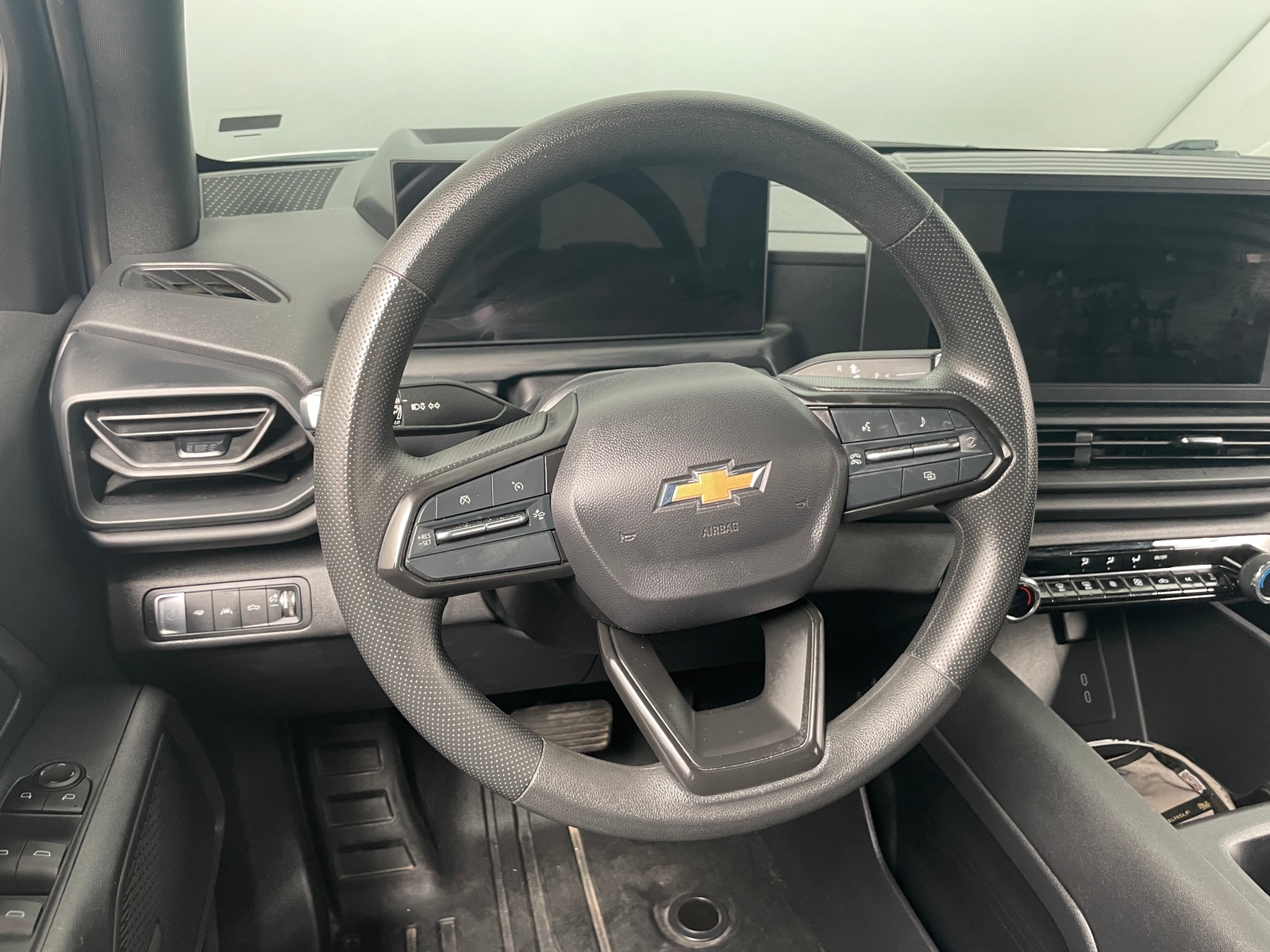 Thumbnail: 2024 Chevrolet Silverado EV - 4