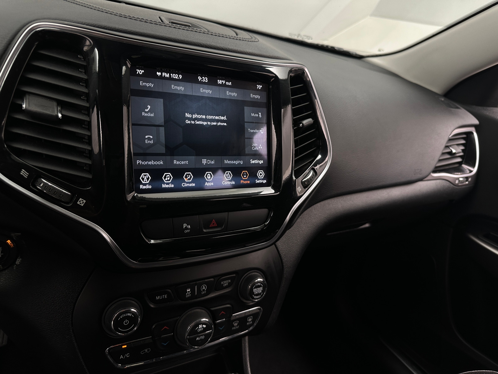 Thumbnail: 2020 Jeep Cherokee - 3