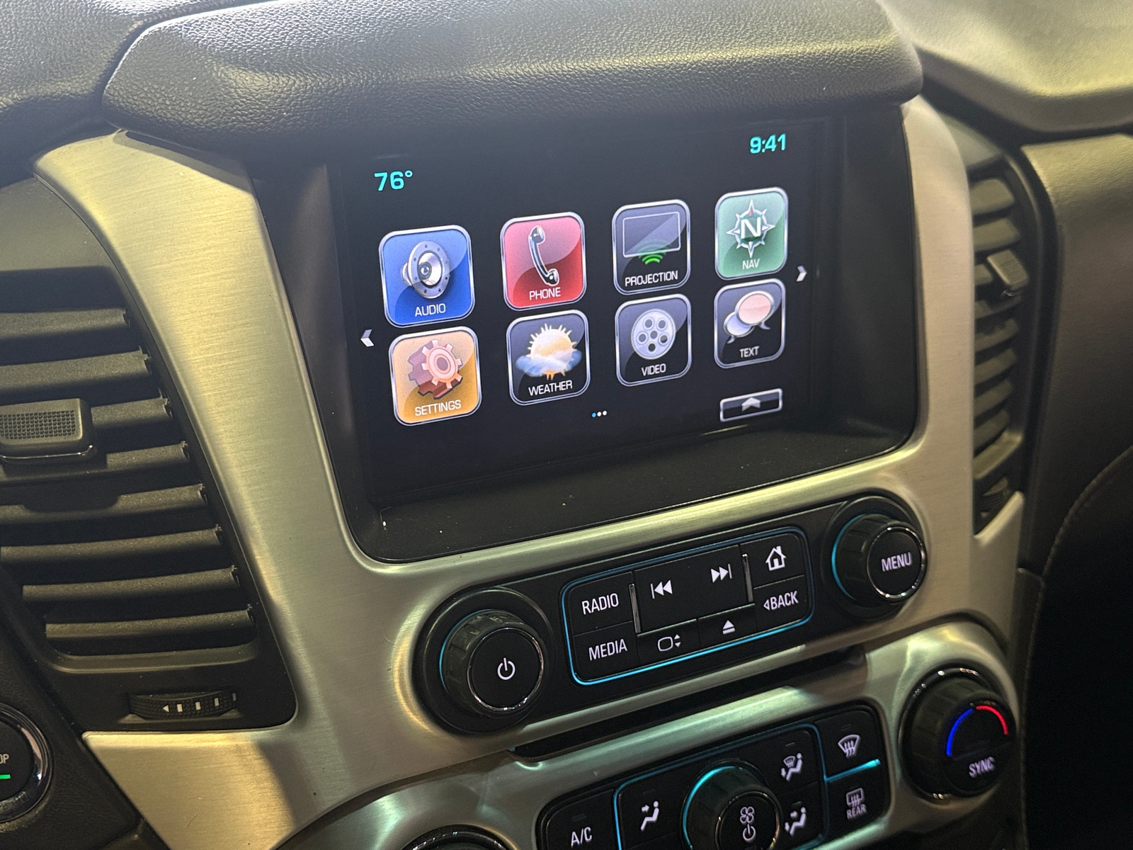 Thumbnail: 2019 GMC Yukon XL - 3
