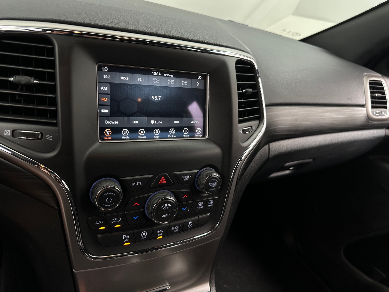 Thumbnail: 2021 Jeep Grand Cherokee - 4