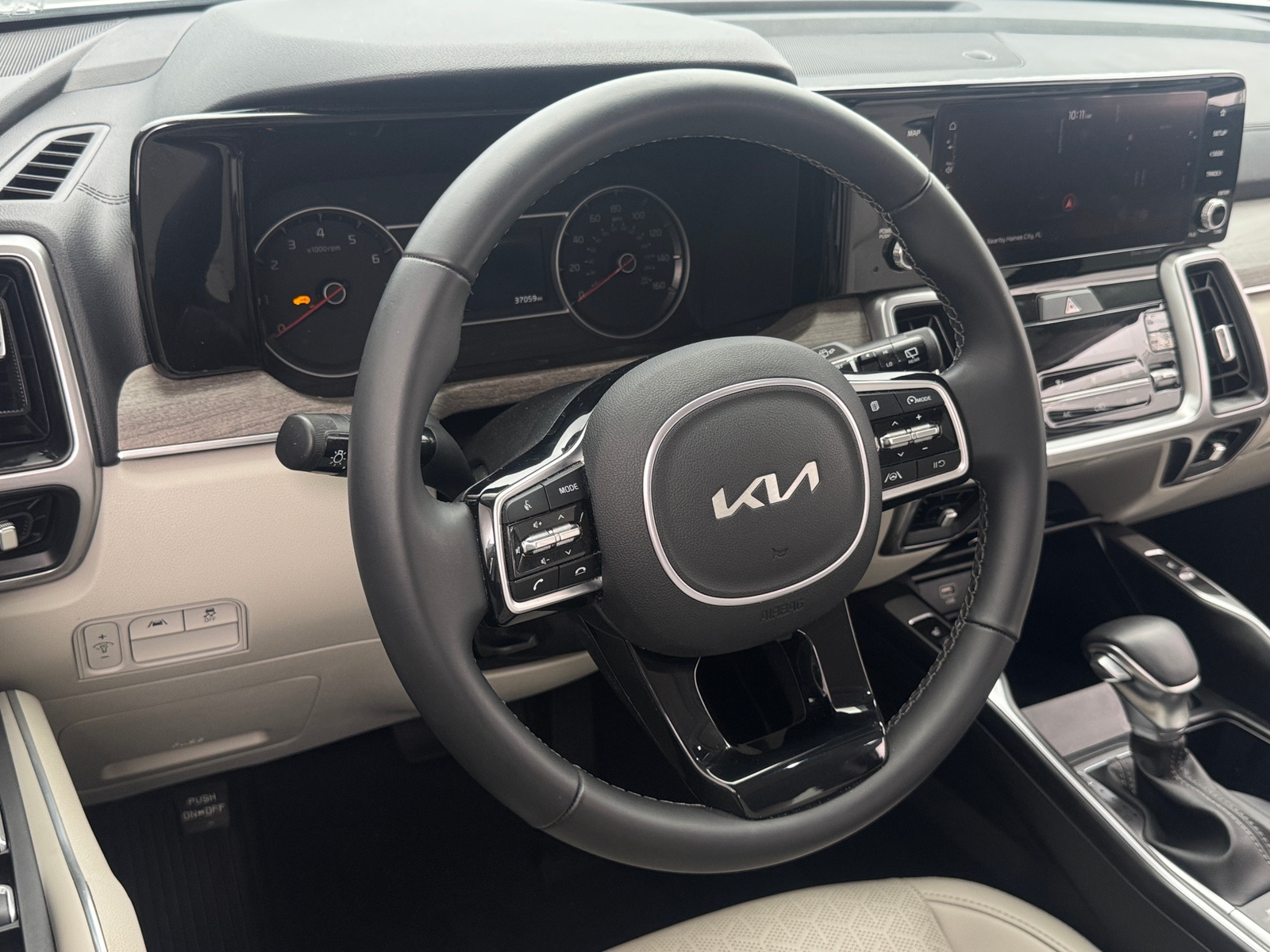 Thumbnail: 2023 Kia Sorento - 4