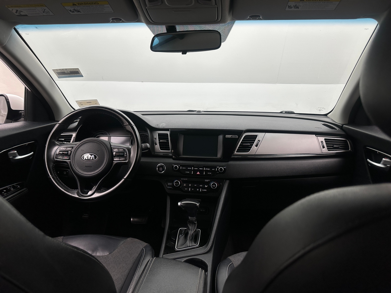 Thumbnail: 2017 Kia Niro - 3