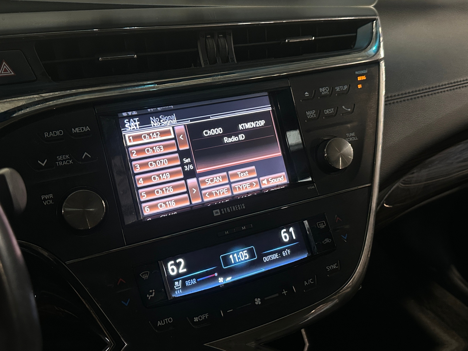 Thumbnail: 2013 Toyota Avalon - 3