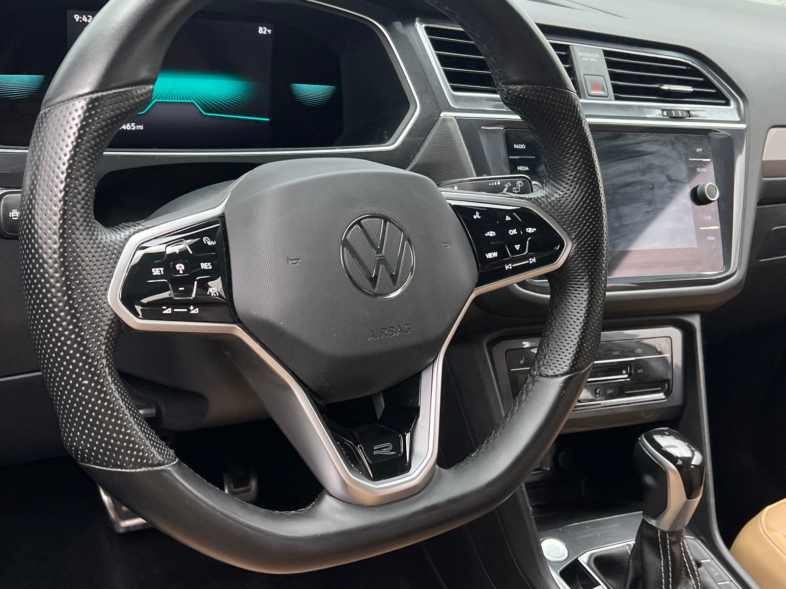 Thumbnail: 2022 Volkswagen Tiguan - 5