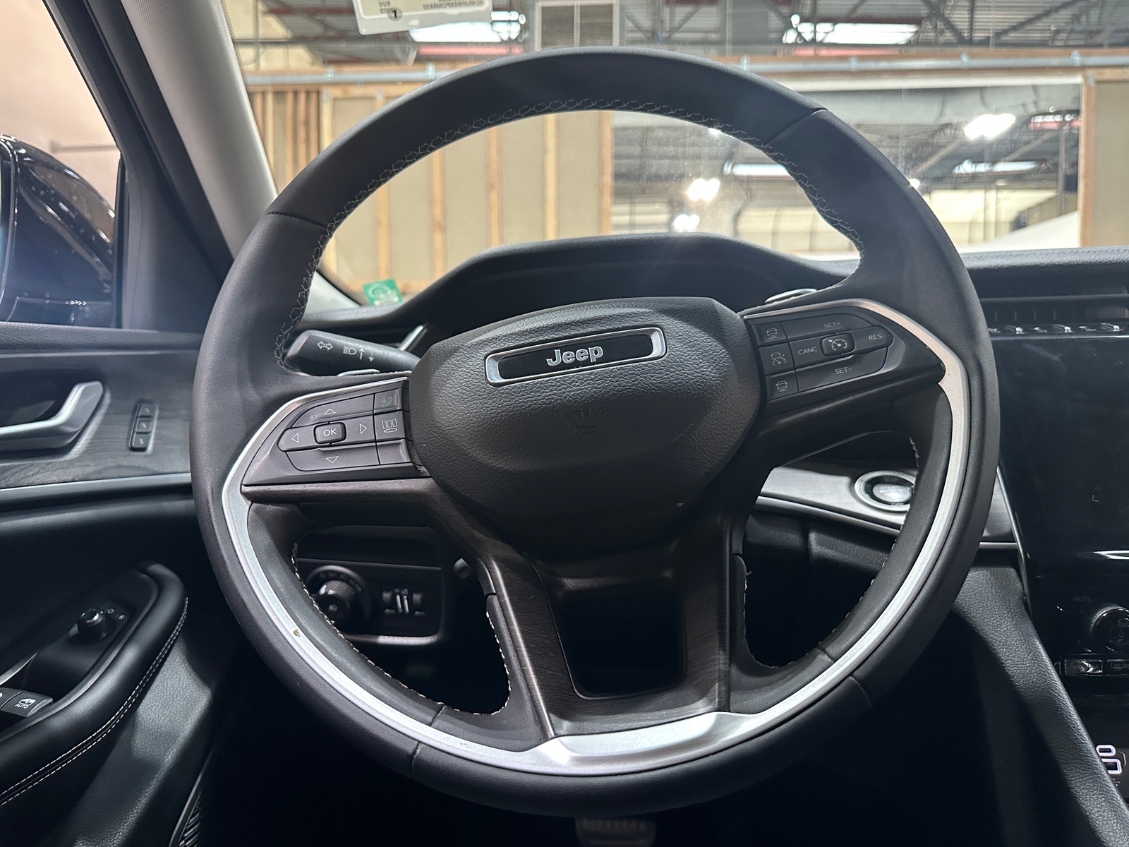 Thumbnail: 2023 Jeep Grand Cherokee - 4