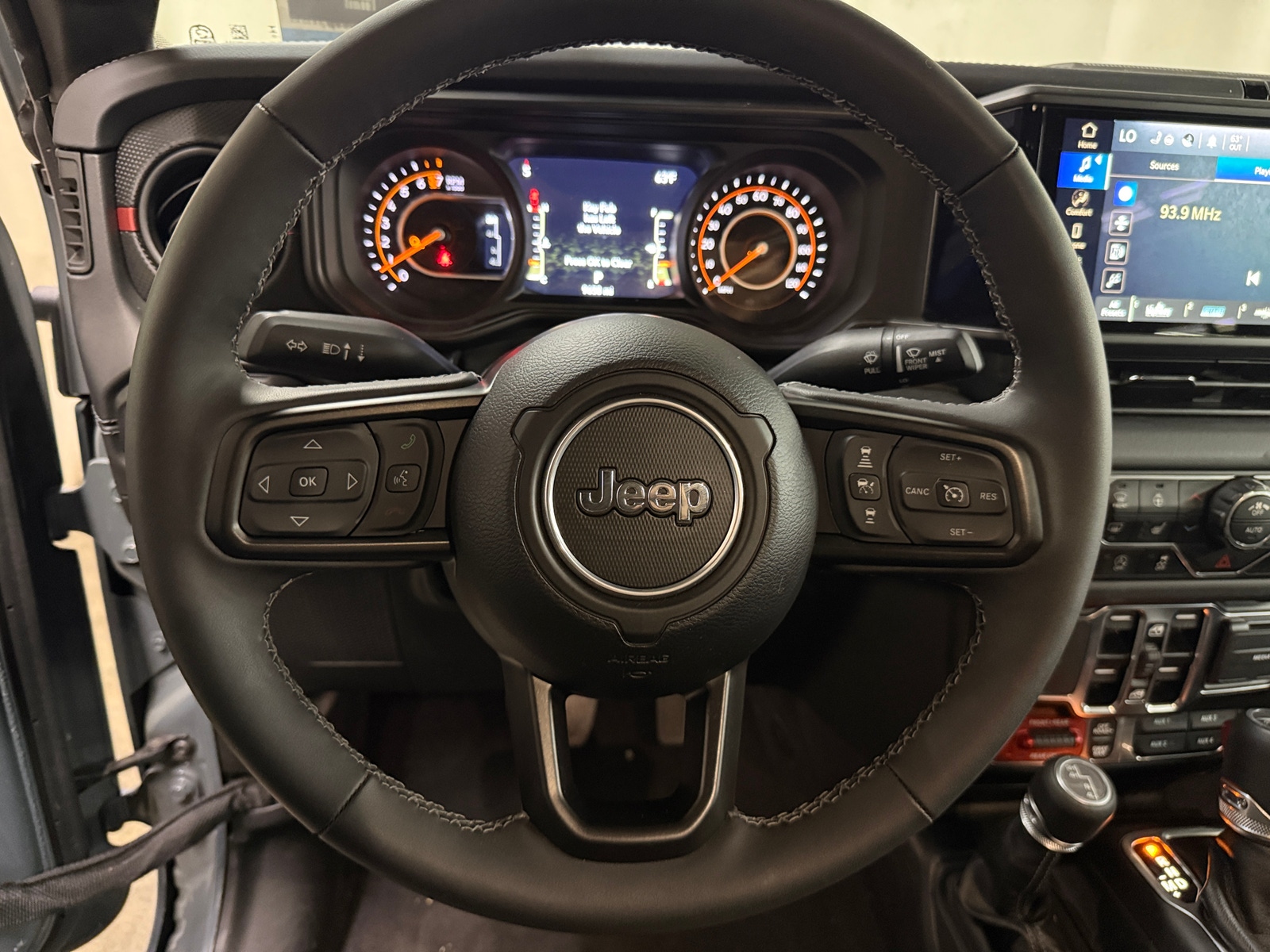 Thumbnail: 2025 Jeep Gladiator - 4
