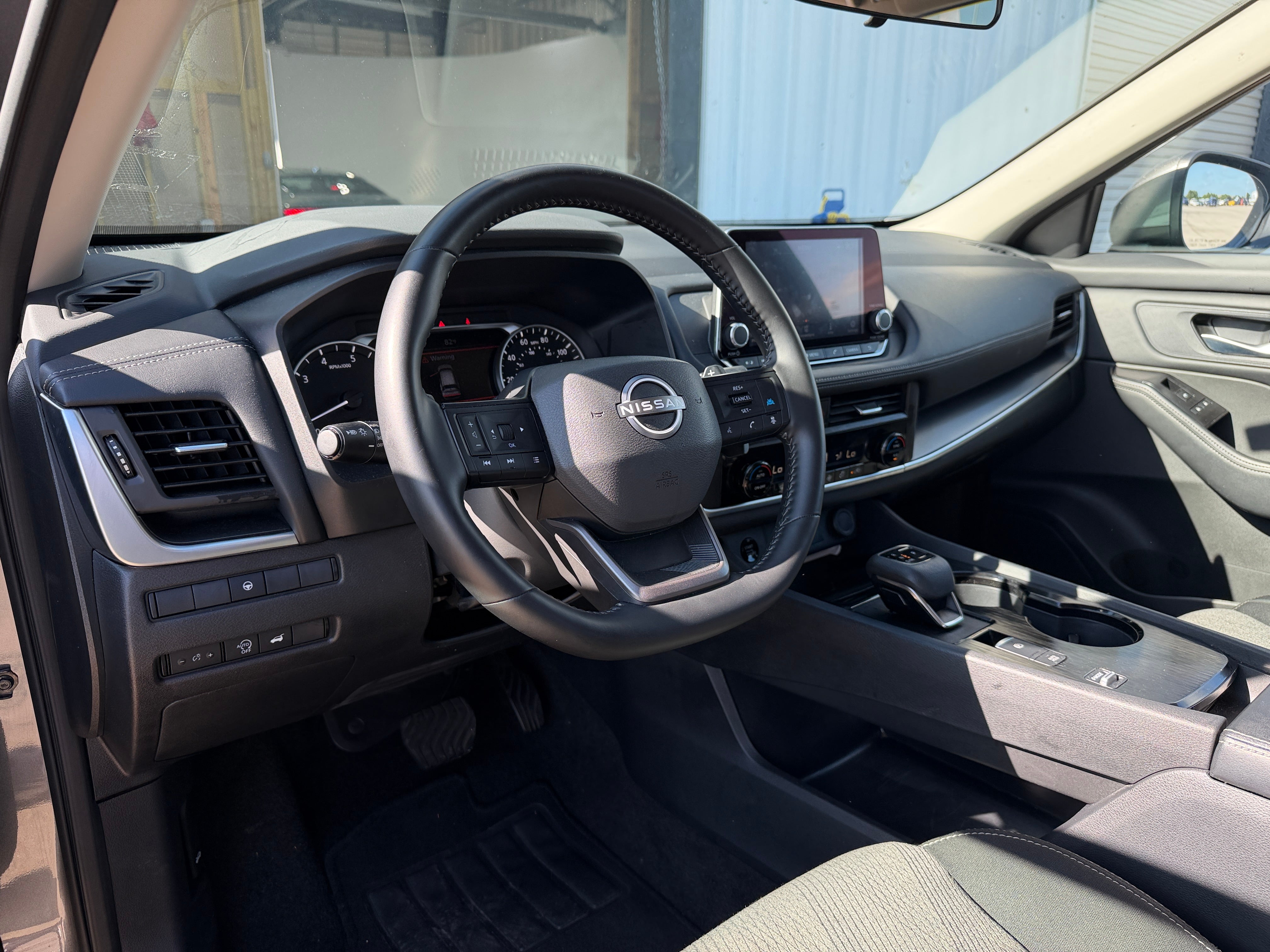 2025 Nissan Rogue SV - Photo 7