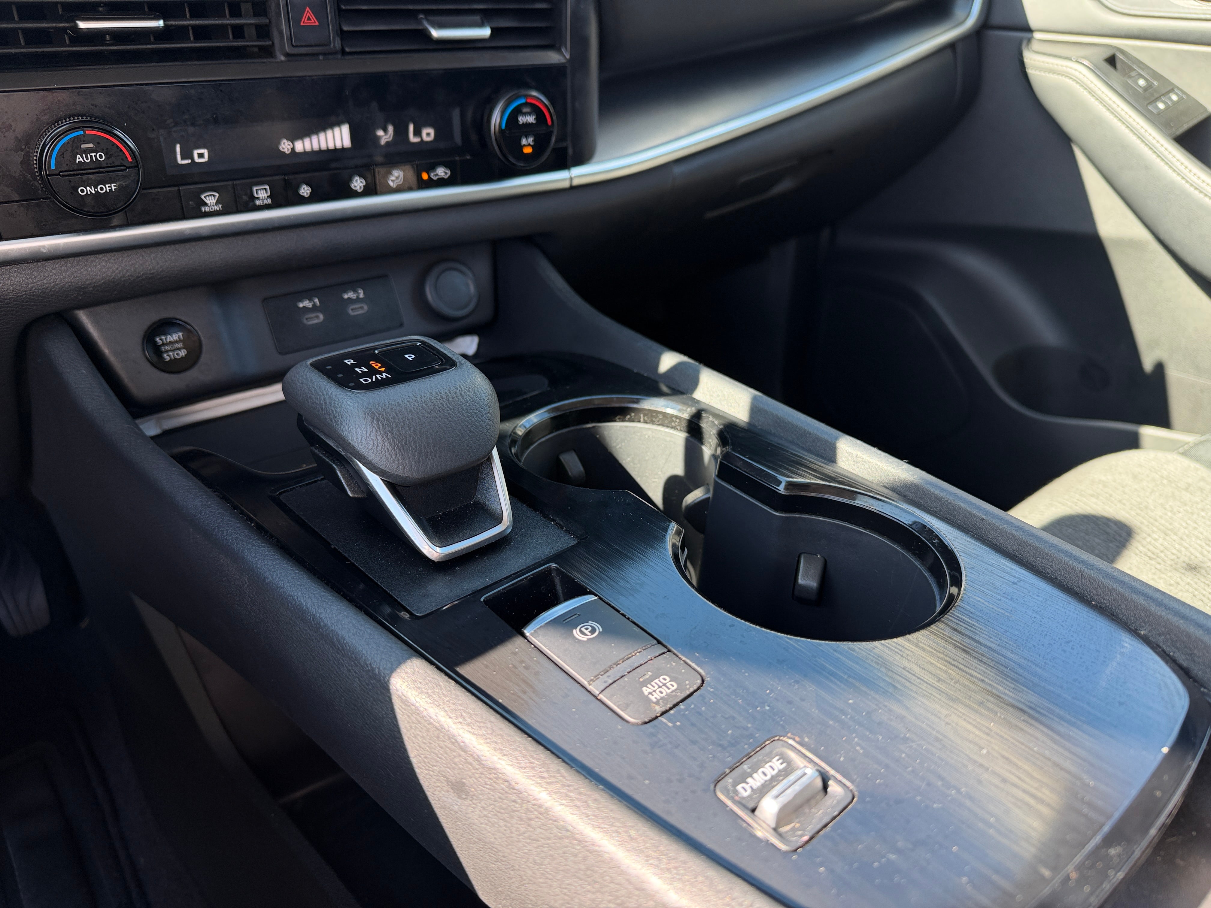 2025 Nissan Rogue SV - Photo 8