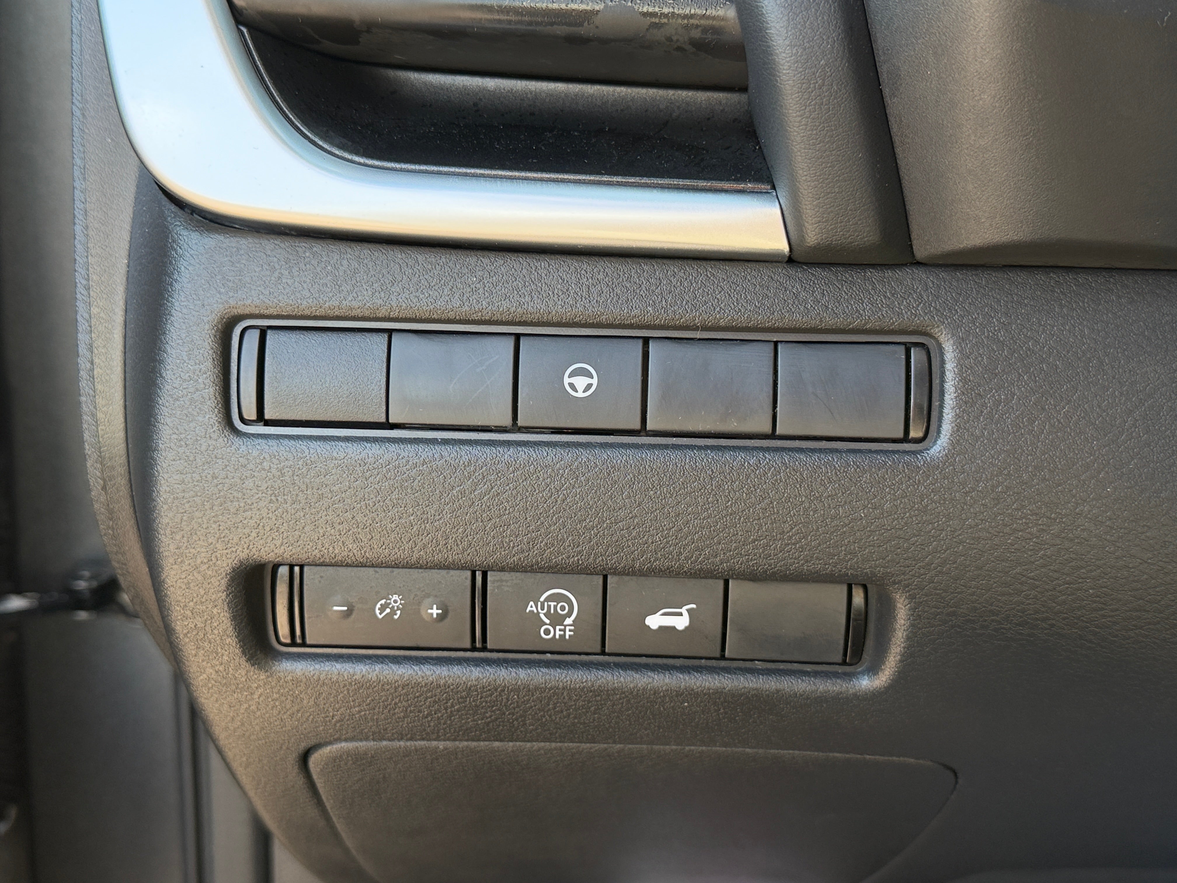 2025 Nissan Rogue SV - Photo 3