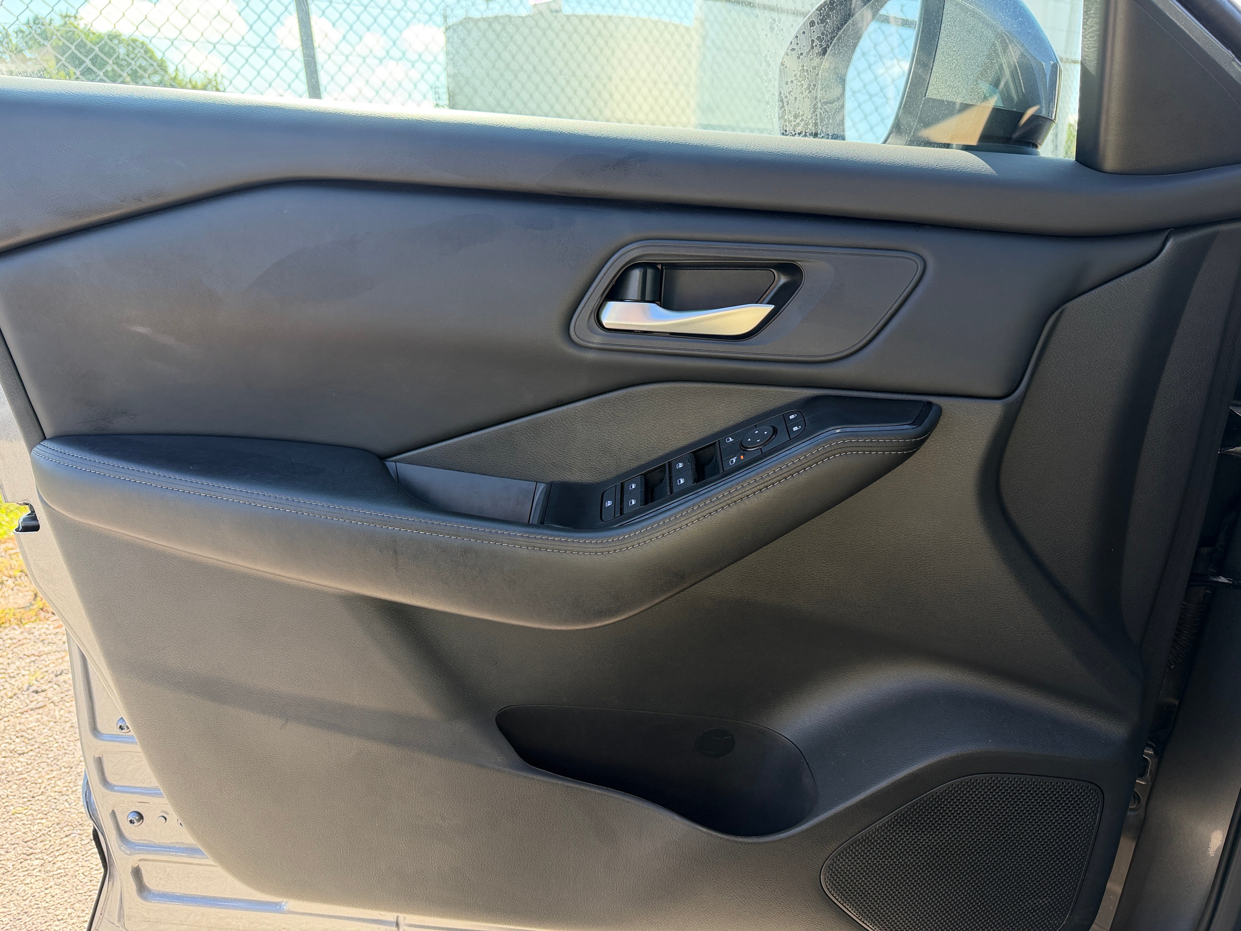 2025 Nissan Rogue SV - Photo 10