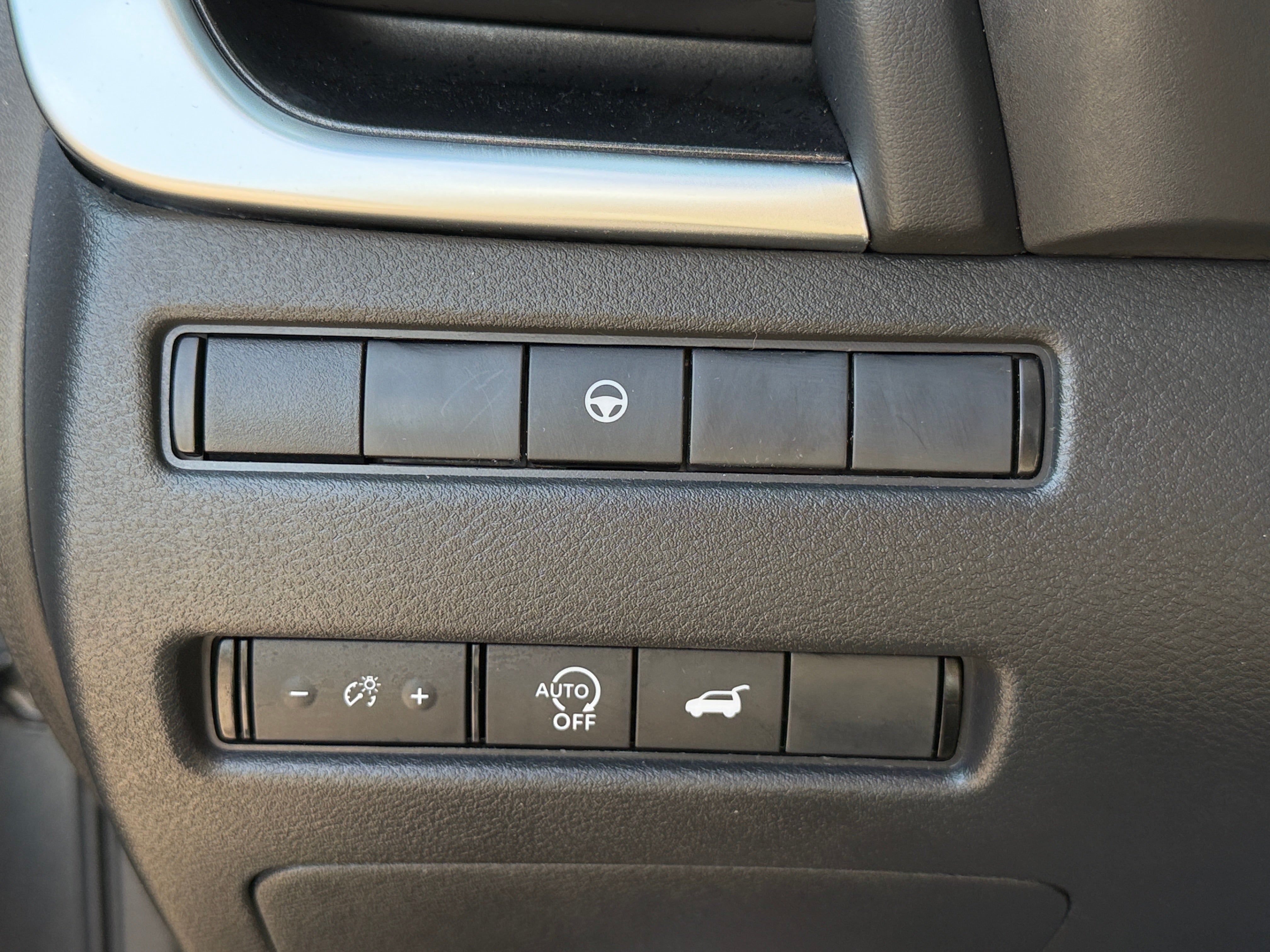 2025 Nissan Rogue SV - Photo 13