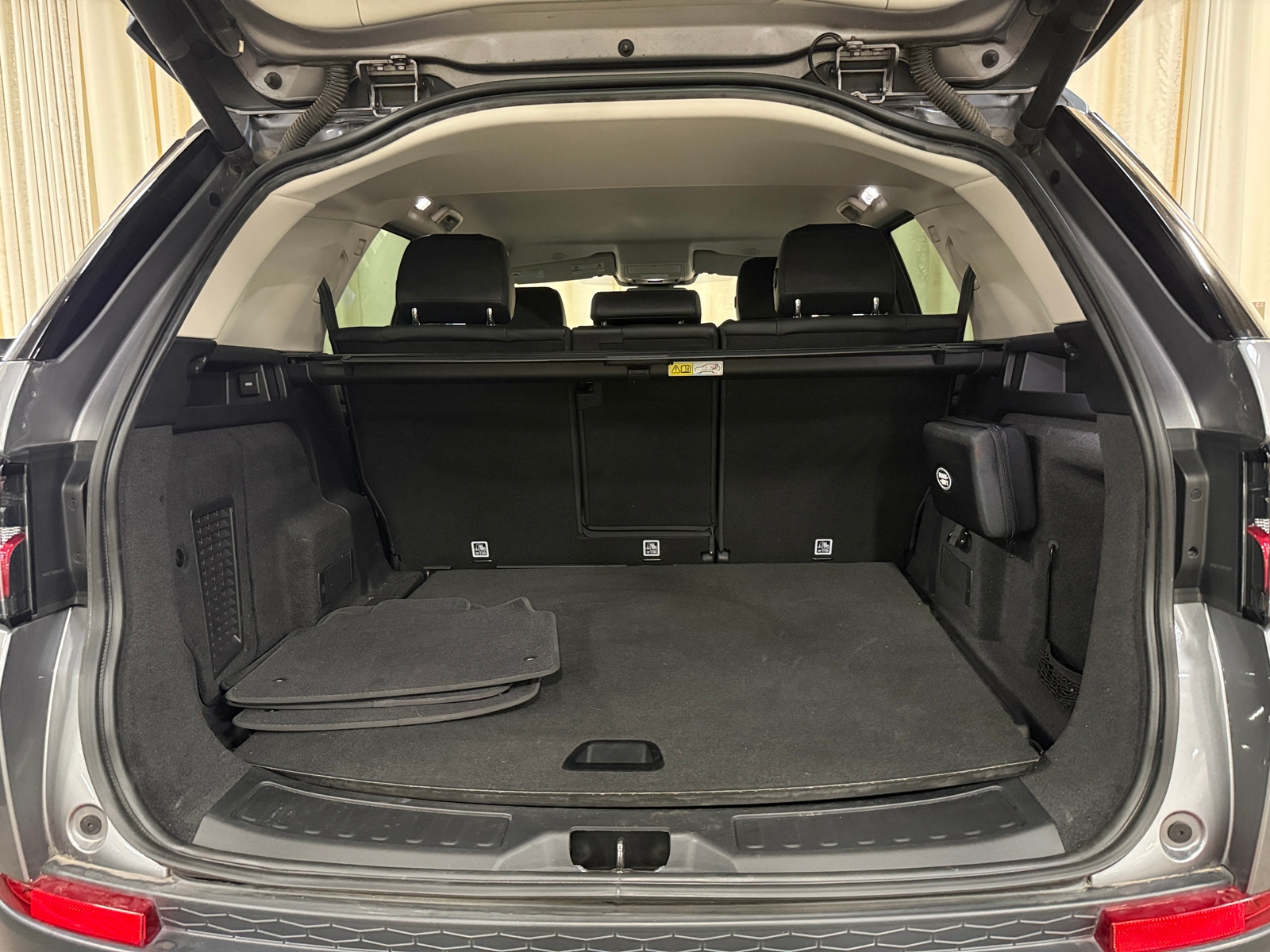 Thumbnail: 2021 Land Rover Discovery Sport - 6