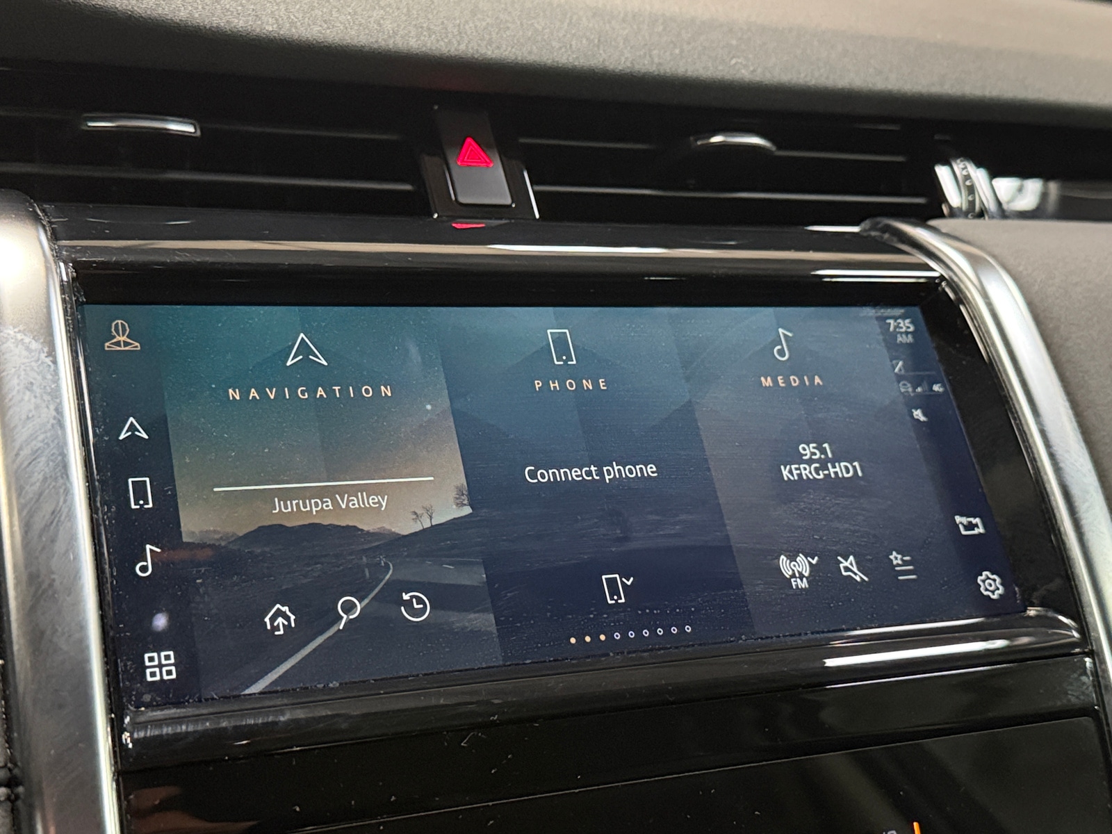 Thumbnail: 2021 Land Rover Discovery Sport - 3