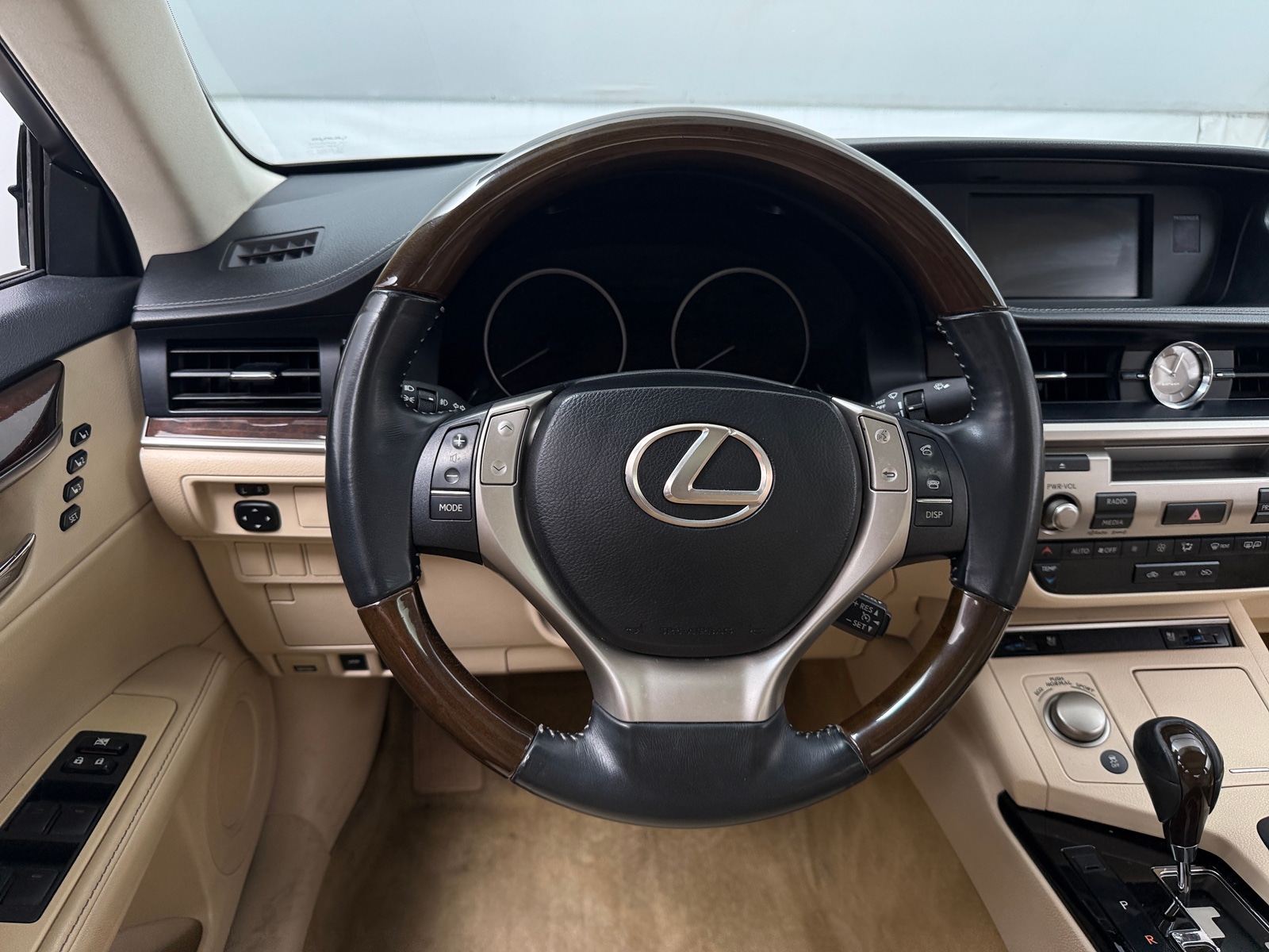 Thumbnail: 2014 Lexus ES - 4