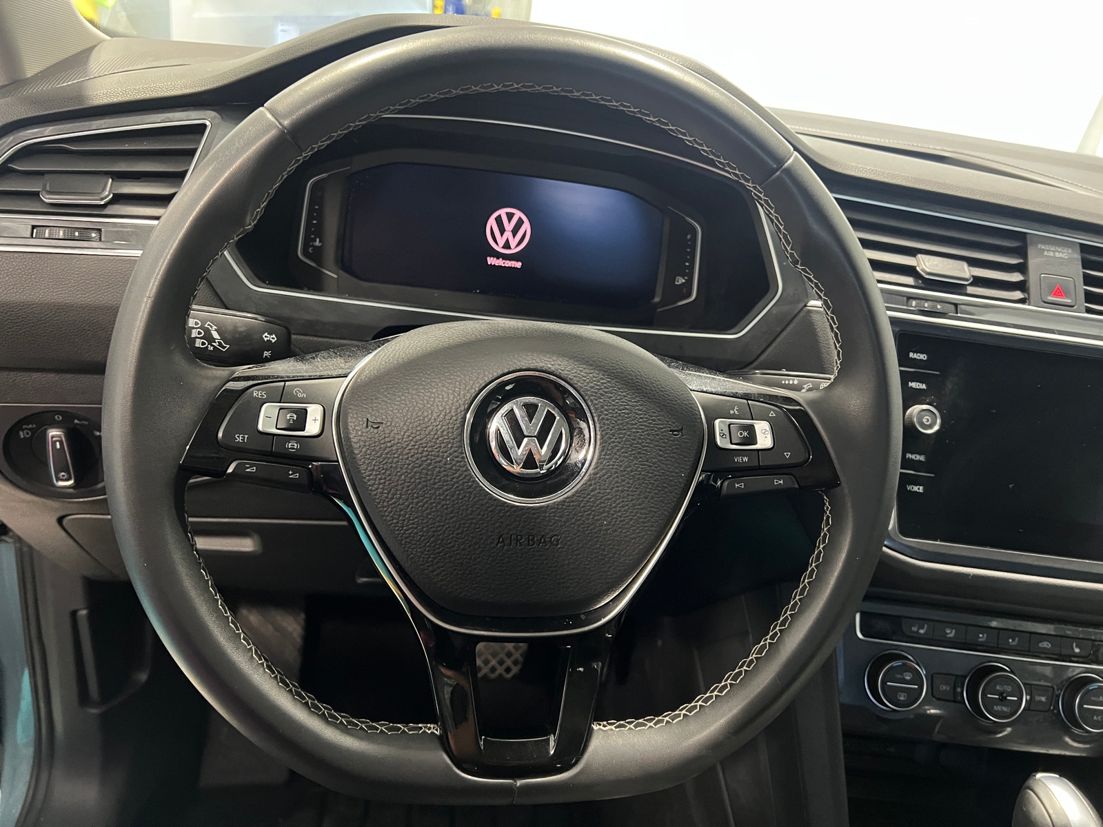Thumbnail: 2021 Volkswagen Tiguan - 4