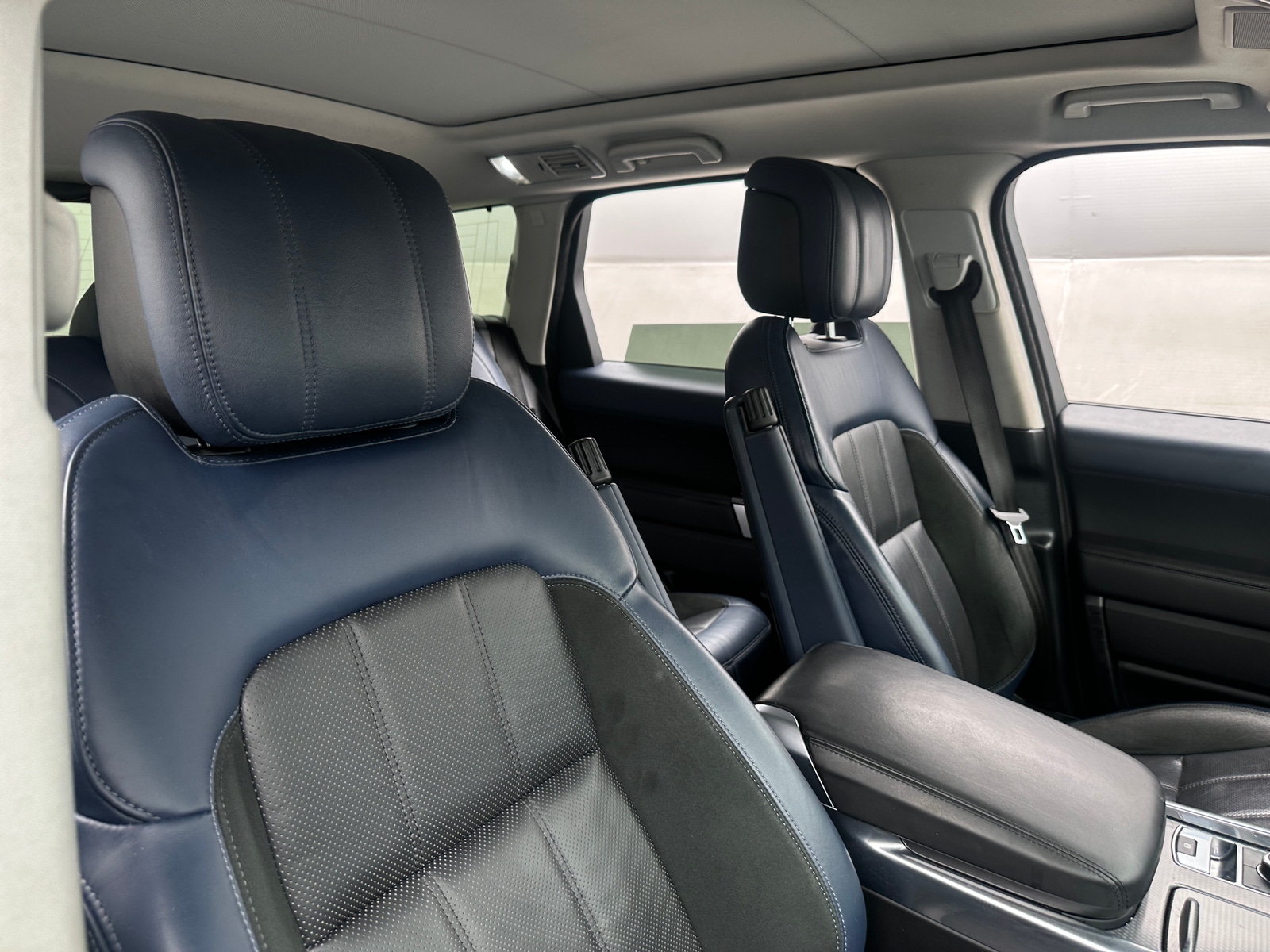 Thumbnail: 2022 Land Rover Range Rover Sport - 2