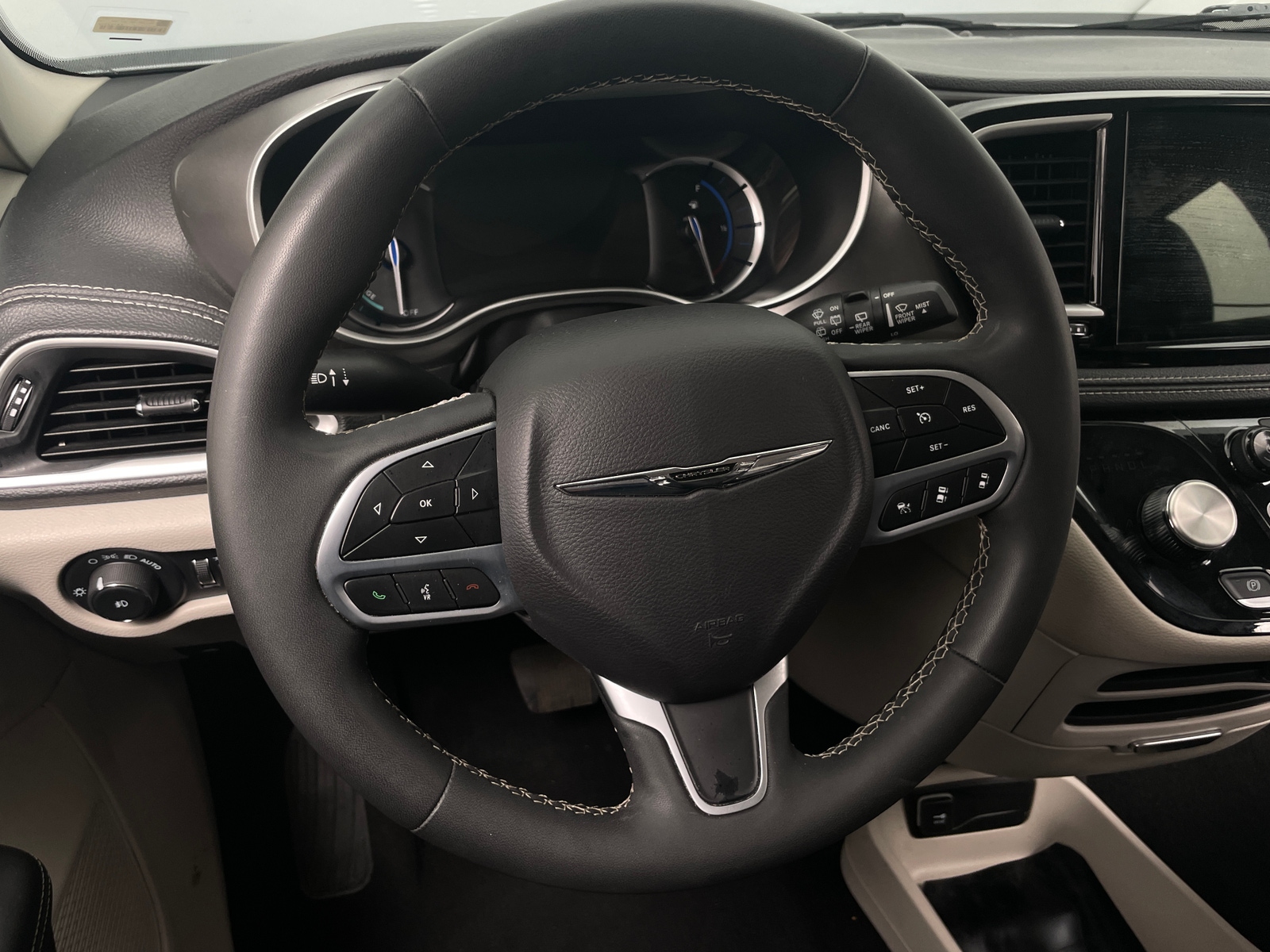 Thumbnail: 2024 Chrysler Pacifica - 4