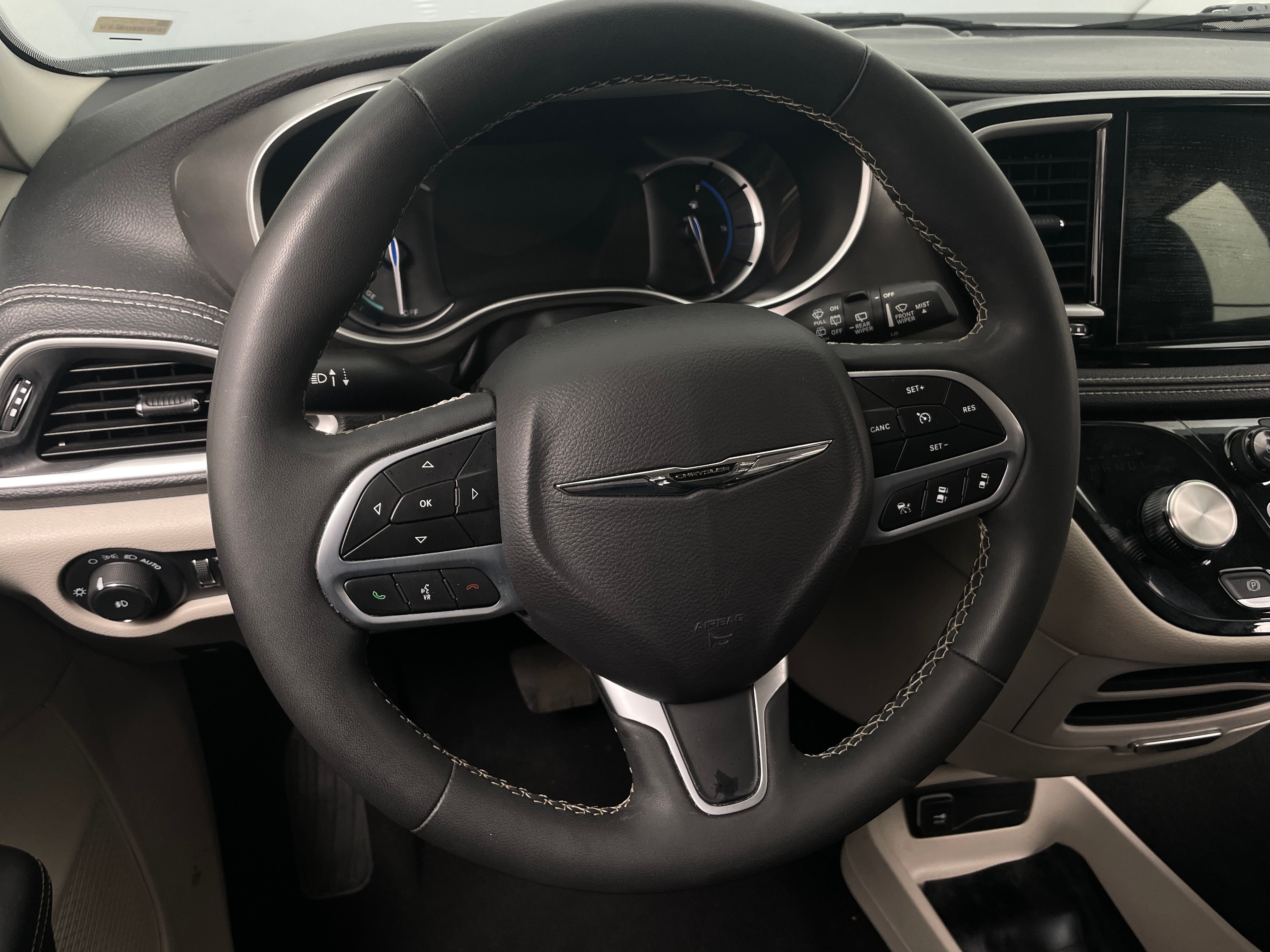 2024 Chrysler Pacifica PHEV Select