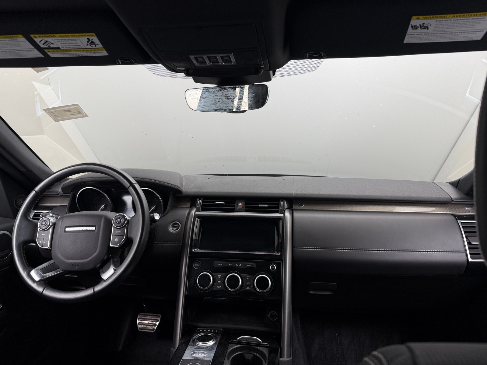 Thumbnail: 2017 Land Rover Discovery - 2