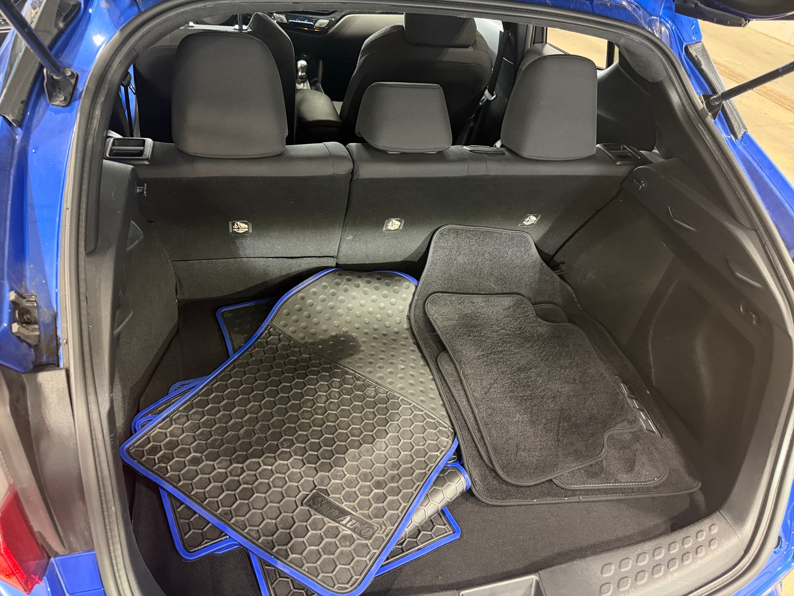 Thumbnail: 2018 Toyota C-HR - 7