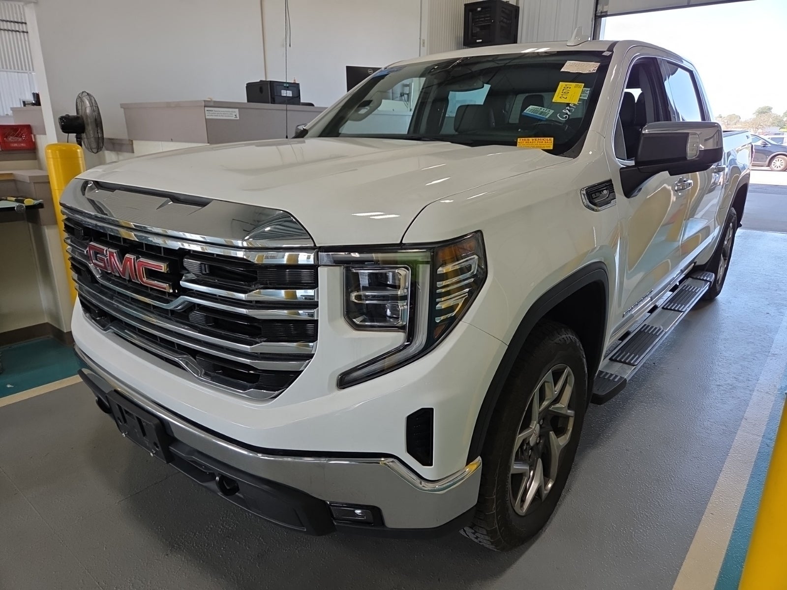 2023 GMC Sierra 1500 4WD Crew Cab 147" SLT