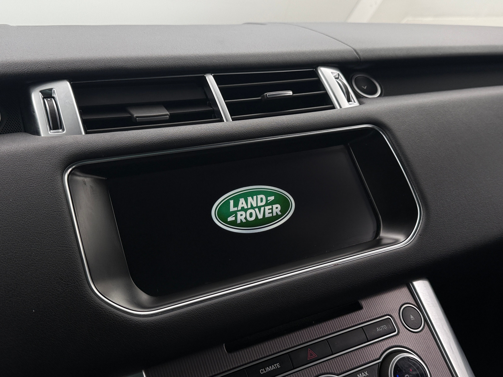 Thumbnail: 2017 Land Rover Range Rover Sport - 3