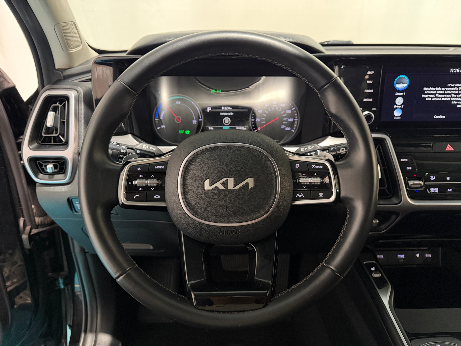 Thumbnail: 2023 Kia Sorento - 4