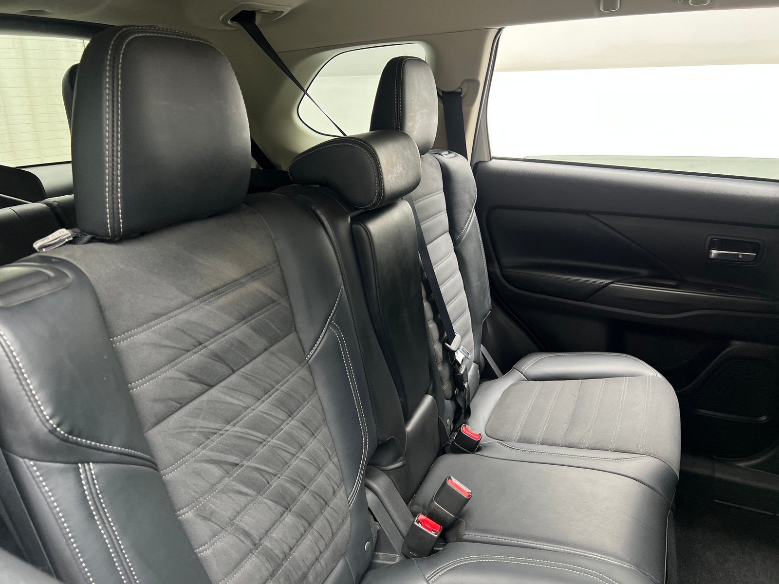 Thumbnail: 2020 Mitsubishi Outlander - 5