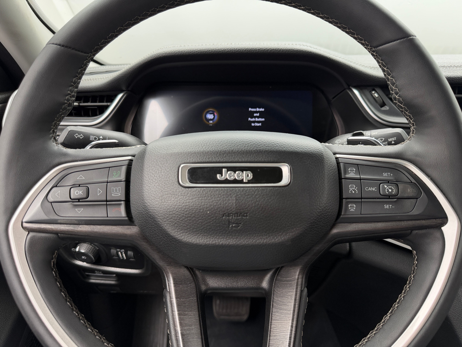 Thumbnail: 2023 Jeep Grand Cherokee L - 4