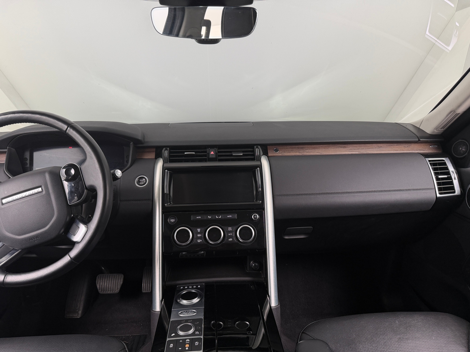 Thumbnail: 2020 Land Rover Discovery - 2