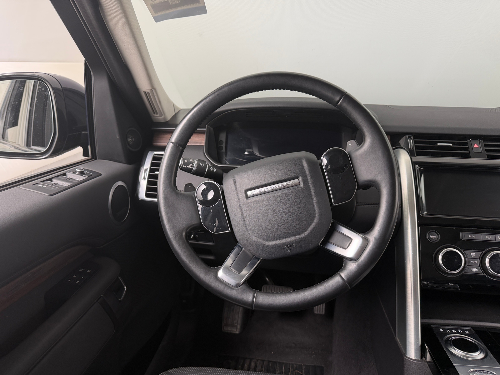 Thumbnail: 2020 Land Rover Discovery - 4