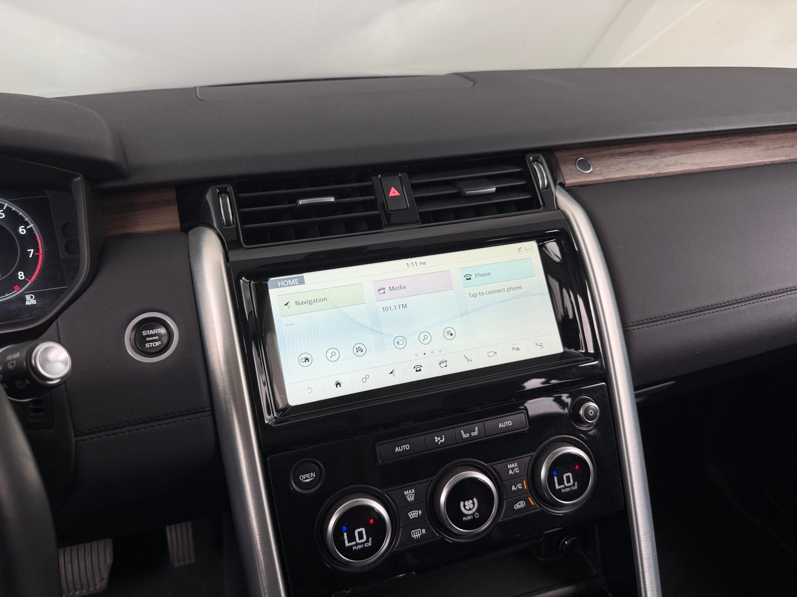 Thumbnail: 2020 Land Rover Discovery - 3