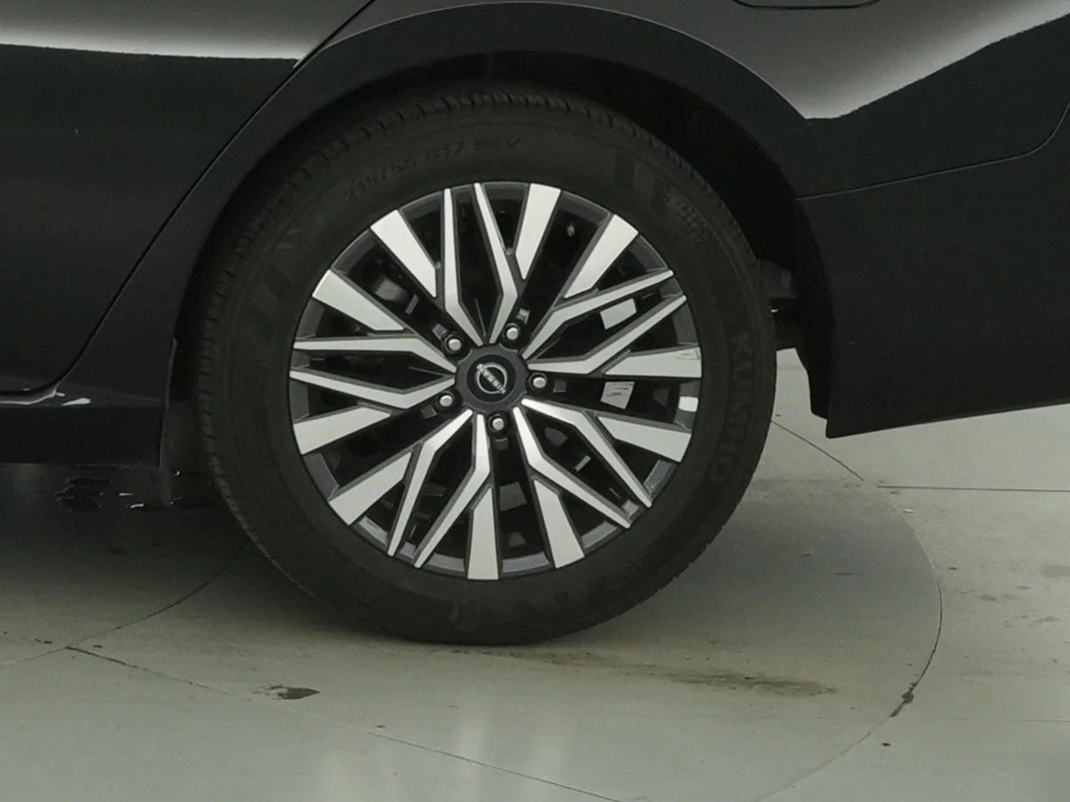 2025 Nissan Altima SV - Photo 15