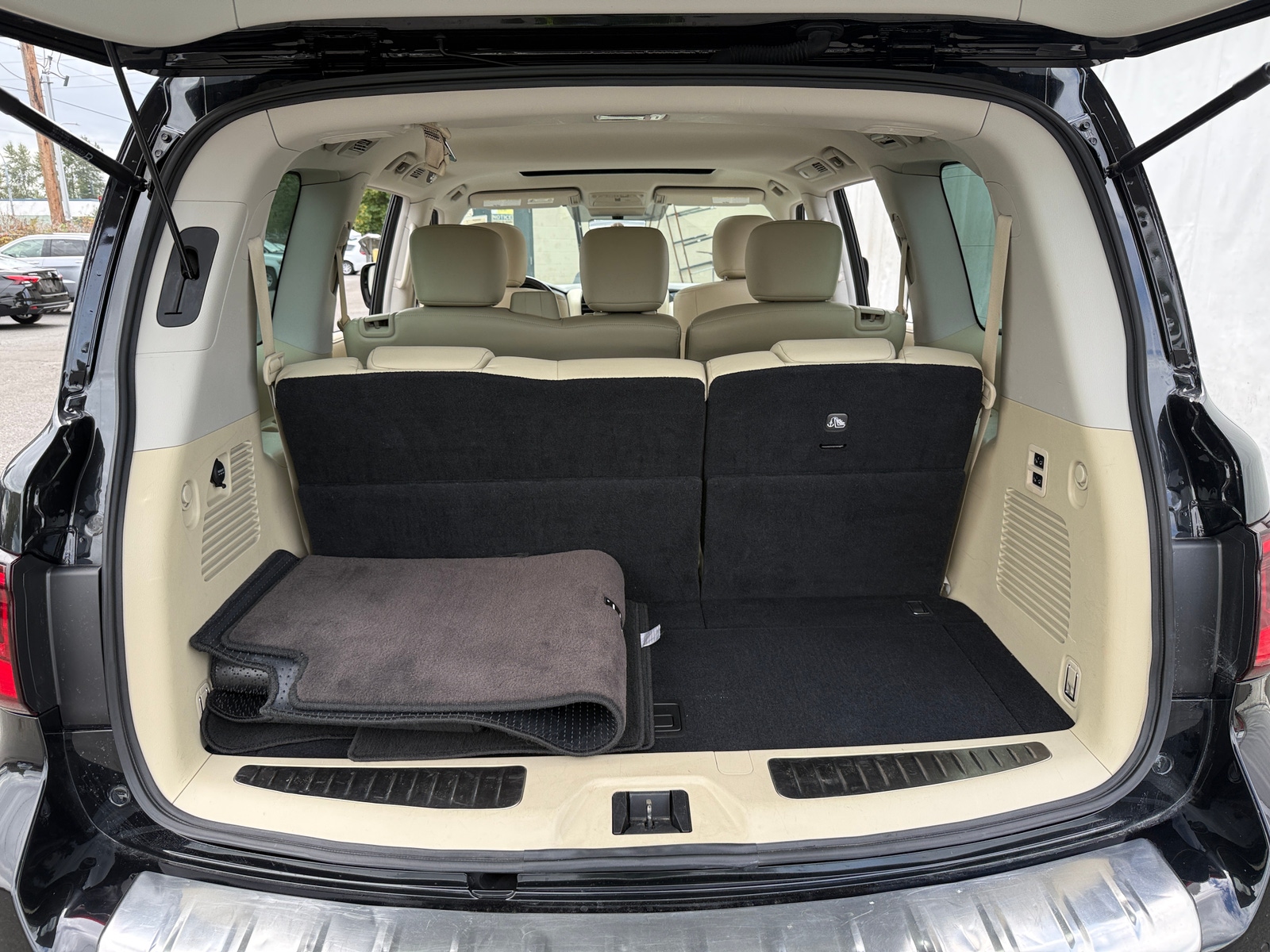 Thumbnail: 2023 INFINITI QX80 - 6