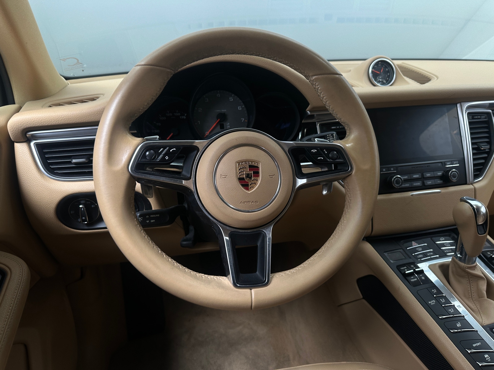 Thumbnail: 2017 Porsche Macan - 4