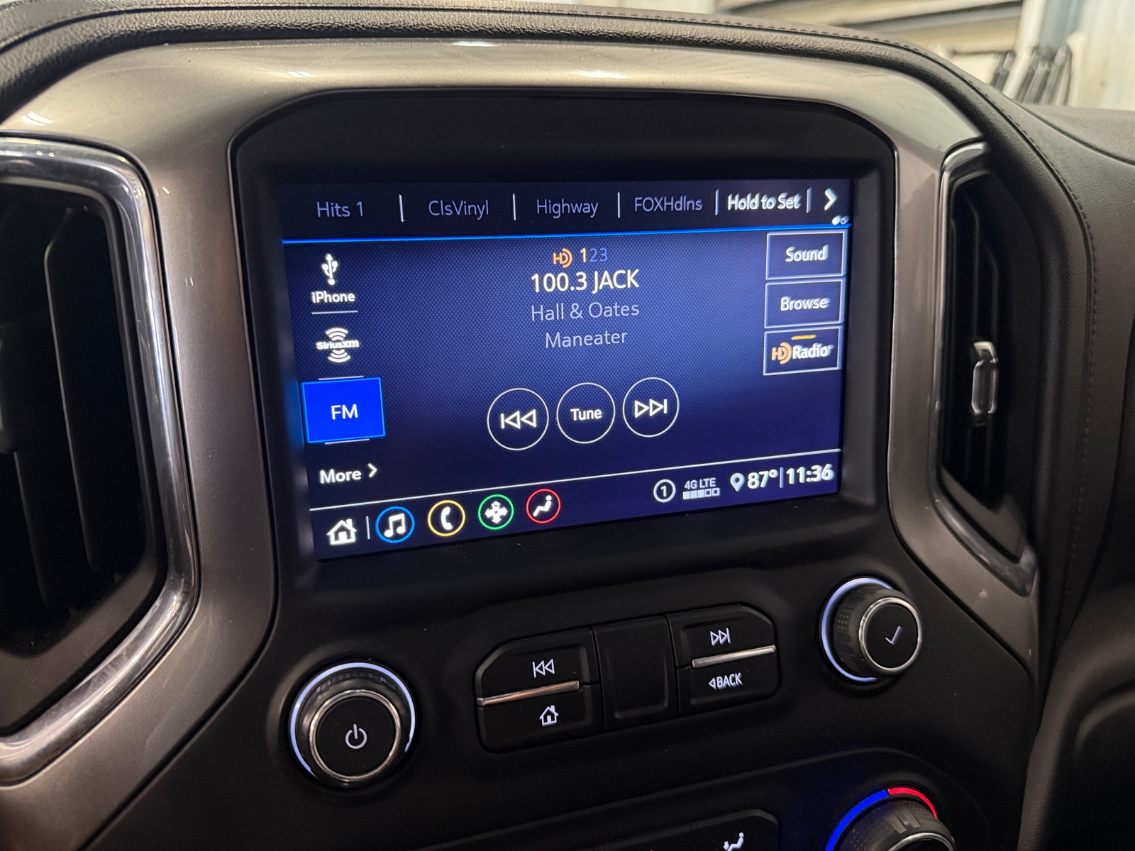 Thumbnail: 2020 Chevrolet Silverado 1500 - 3